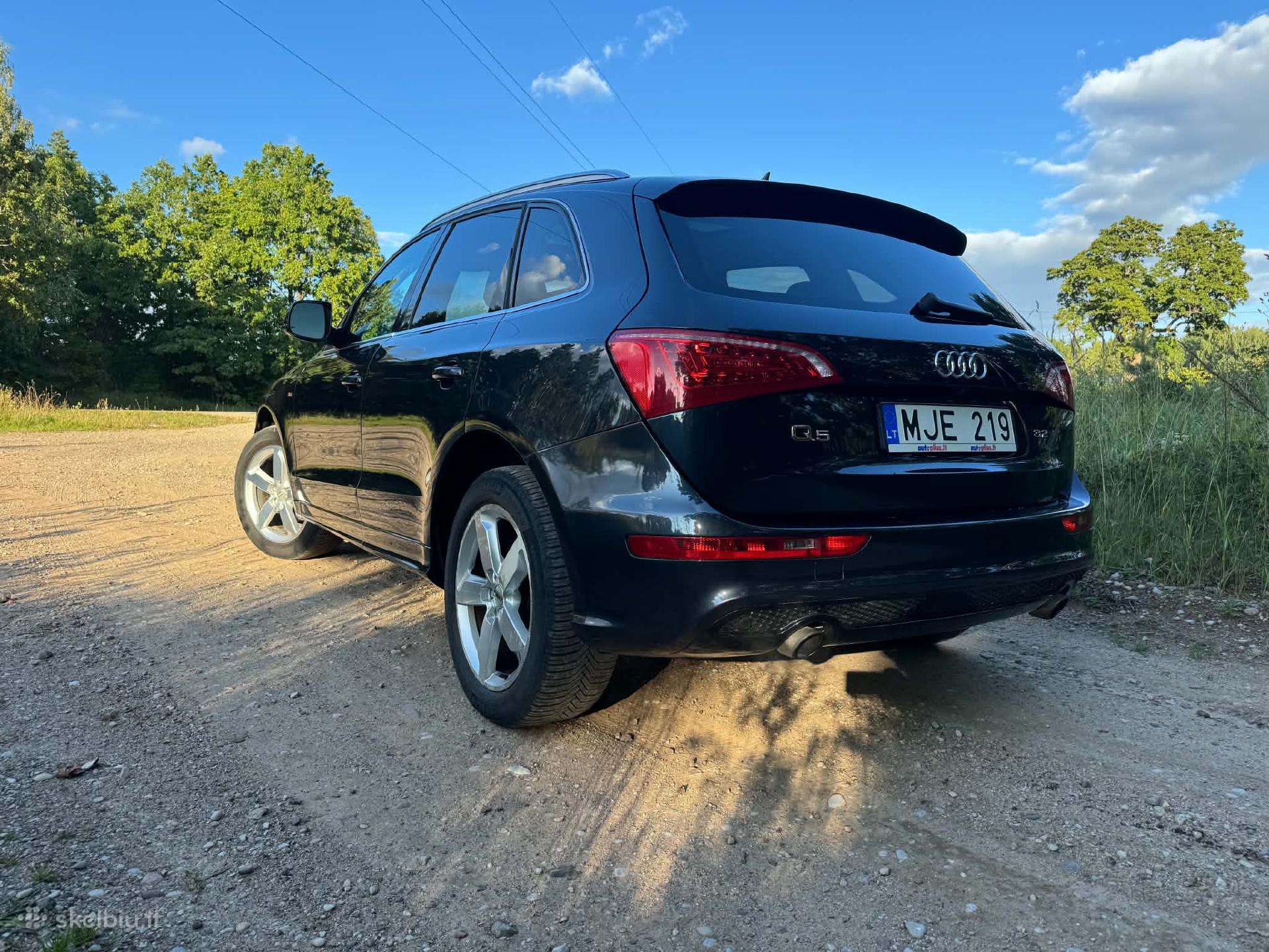 Audi Q5, 3.2 l., off-road / crossover