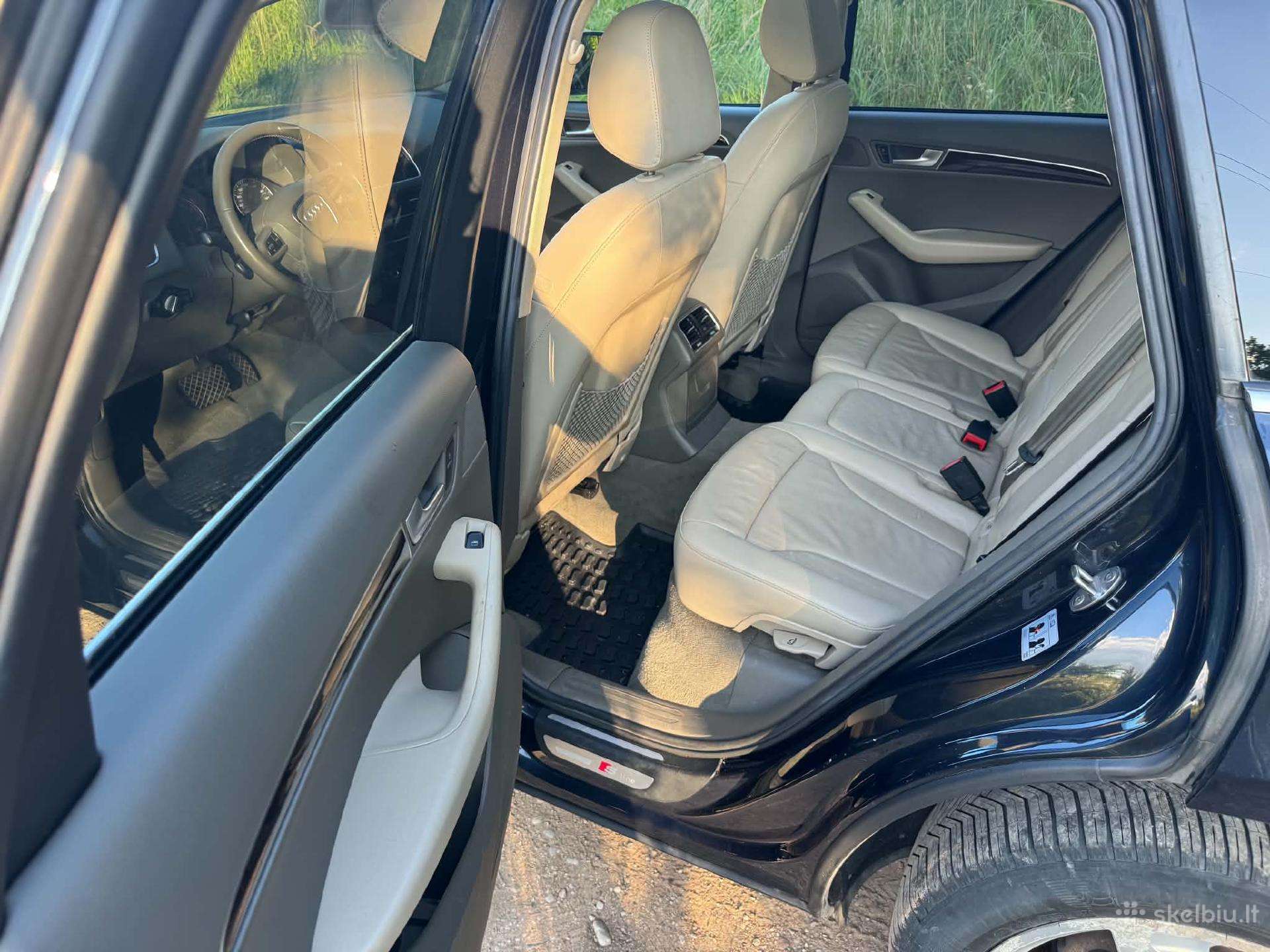 Audi Q5, 3.2 l., off-road / crossover