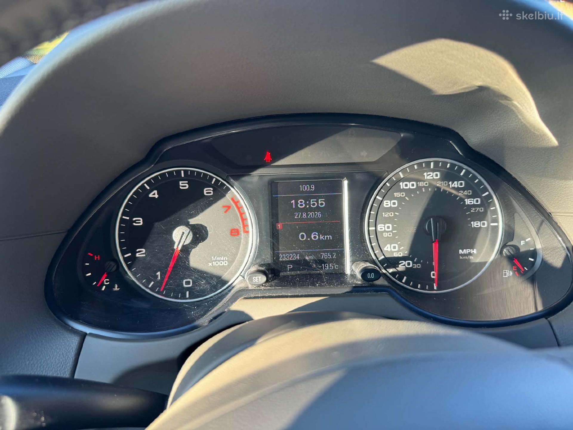Audi Q5, 3.2 l., off-road / crossover