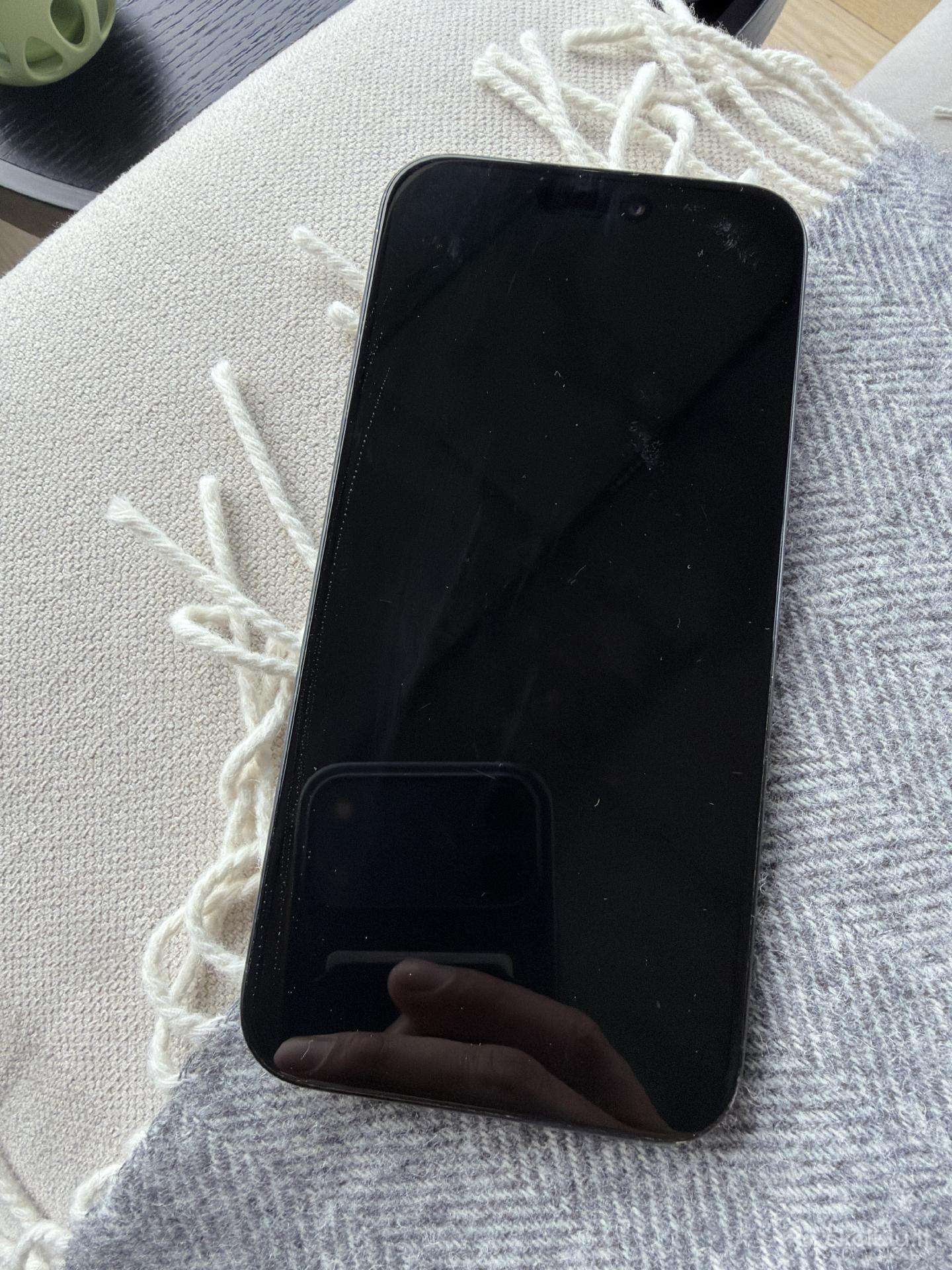 Parduodu iPhone 15 Pro Max 256 GB.
