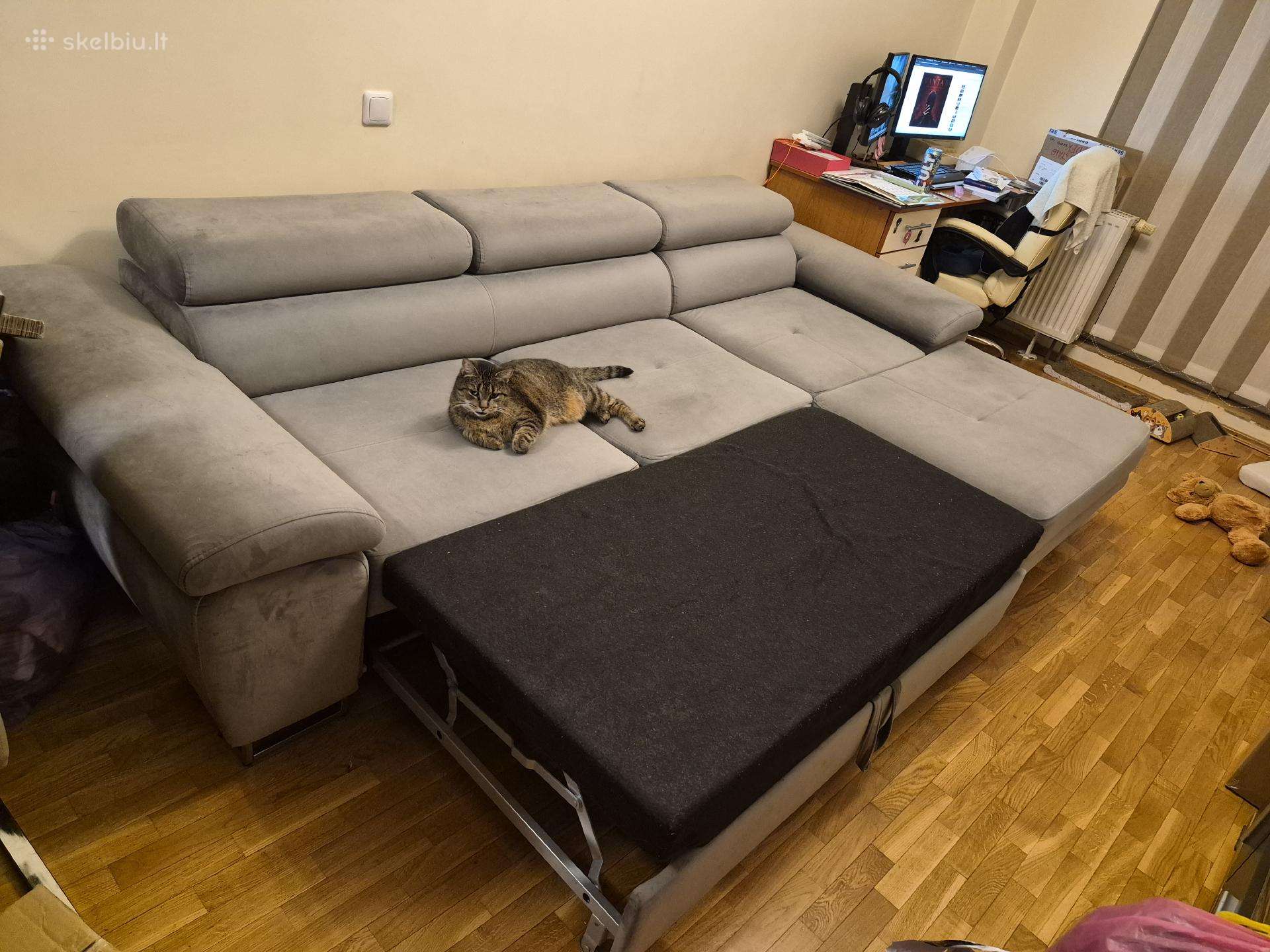 Dovanojama sofa lova. Rezervuota