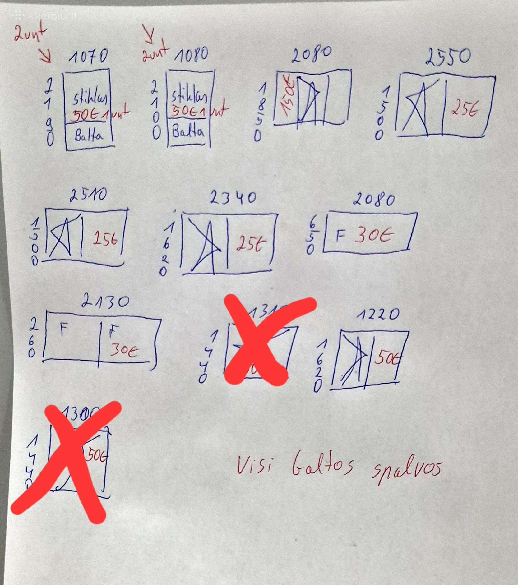 Naudoti plastikiniai langai.