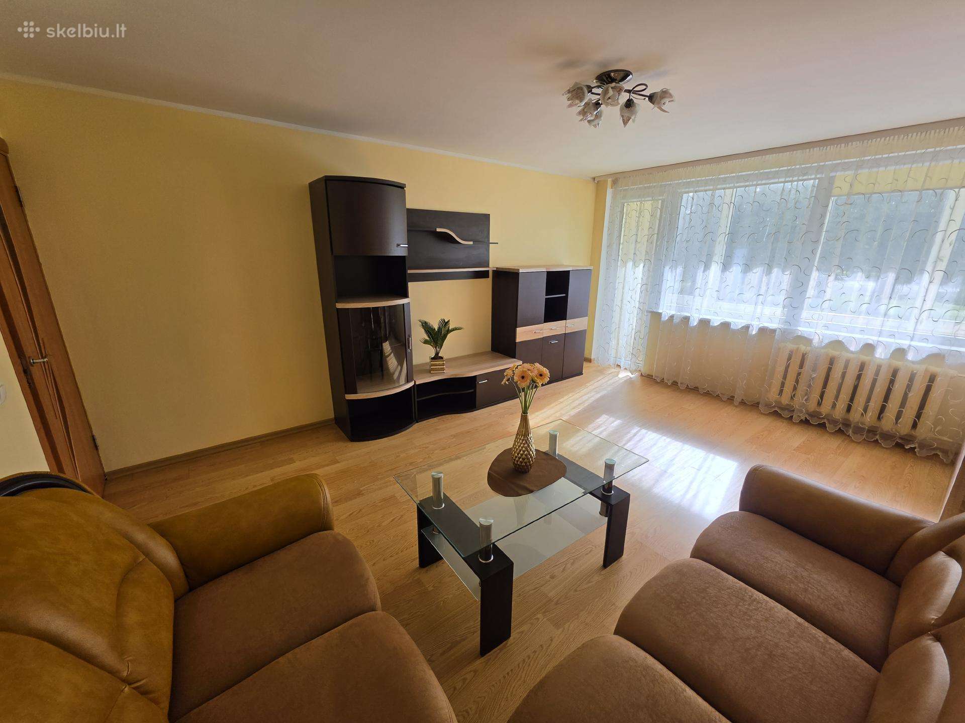 Parduodamas erdvus 3 kambarių butas