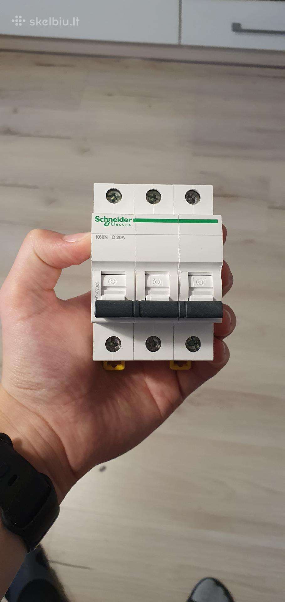 Parduodu Schneider Electric automatinį jungiklį