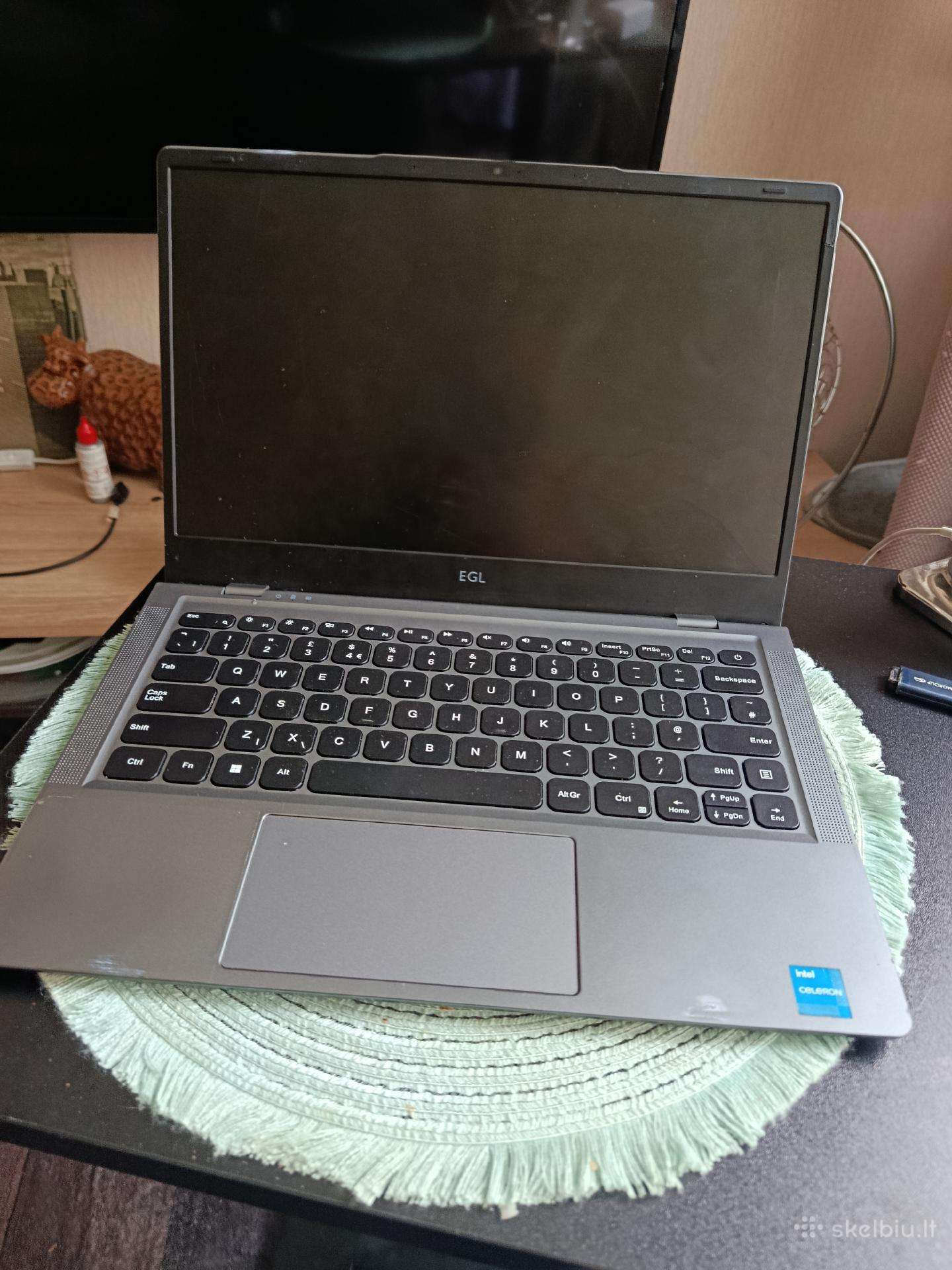 Egl 14" Dauztas ekranas
