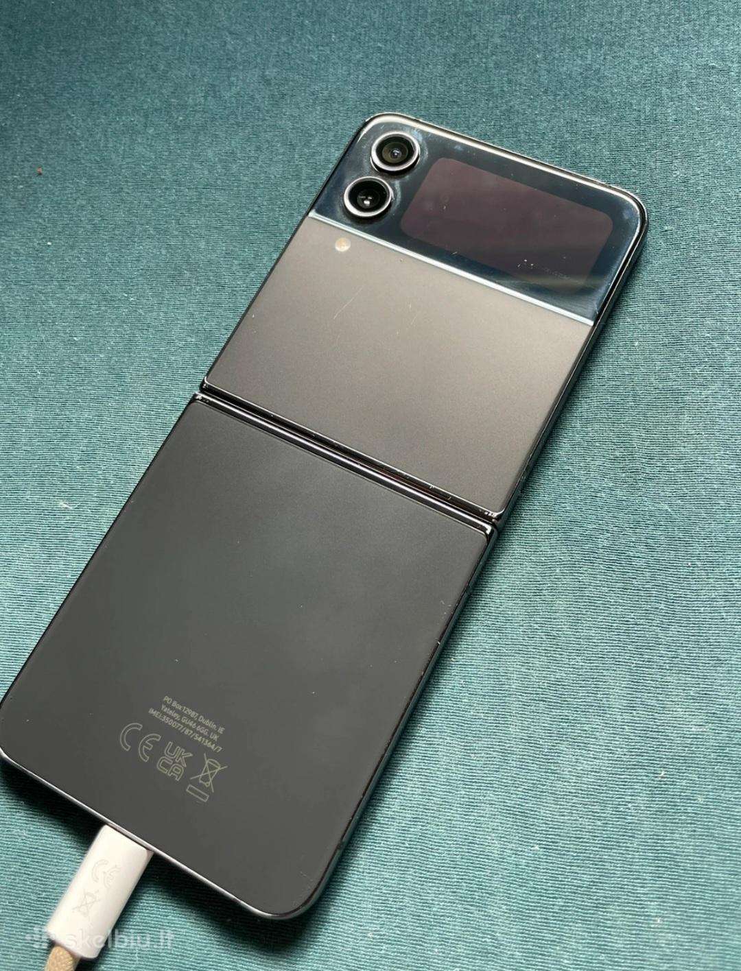 „Samsung Galaxy Z Flip4“, 128 GB / 8 GB RAM.