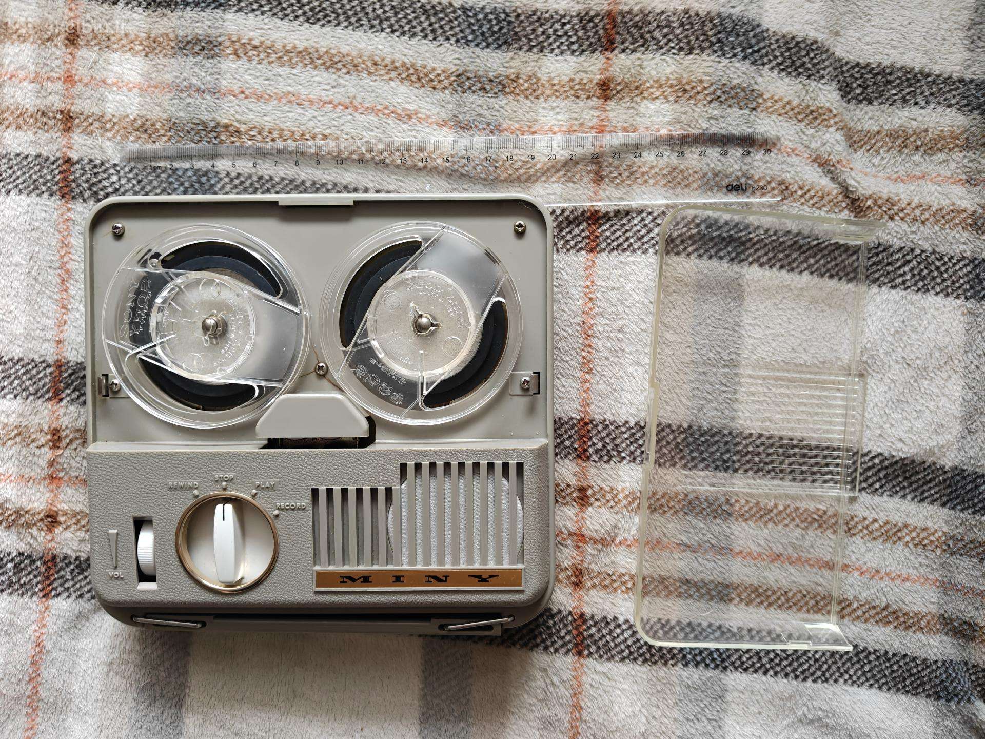 Miny vintažinis ritininis magnetofonas