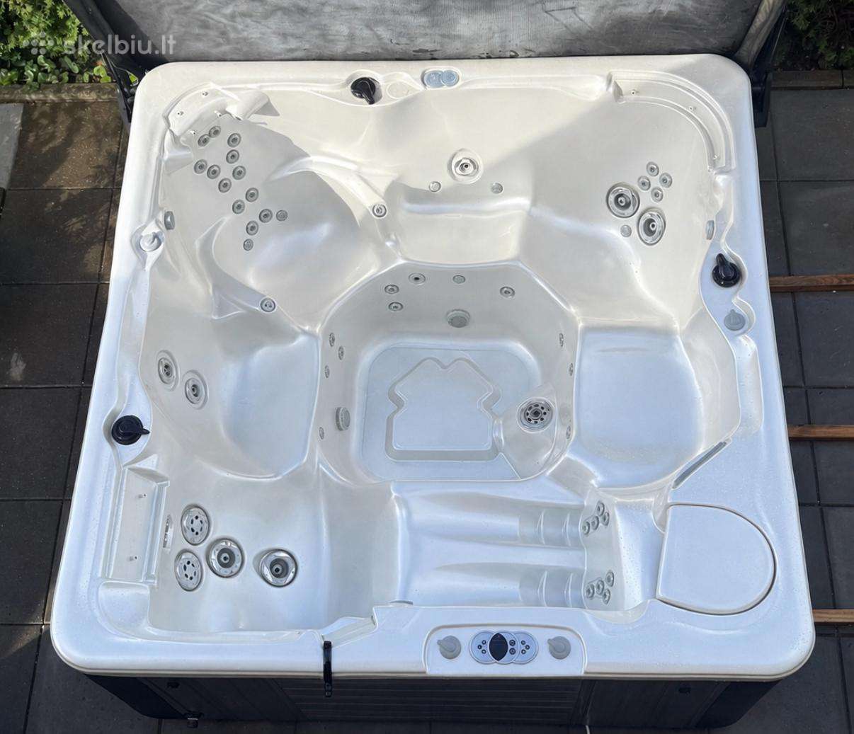 Sūkurinė vonia Jacuzzi