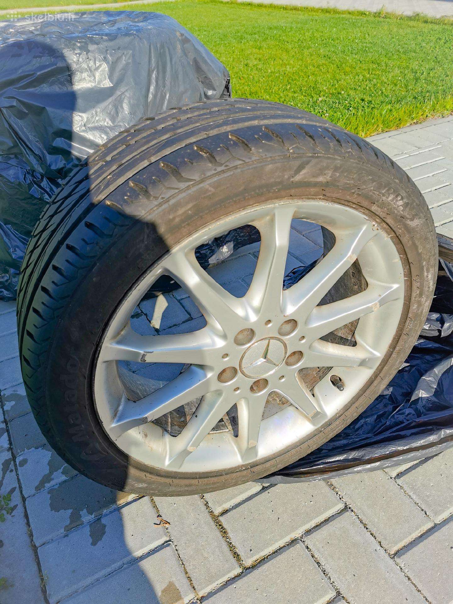 Ratai 215/45/r17 nuo MB B200
