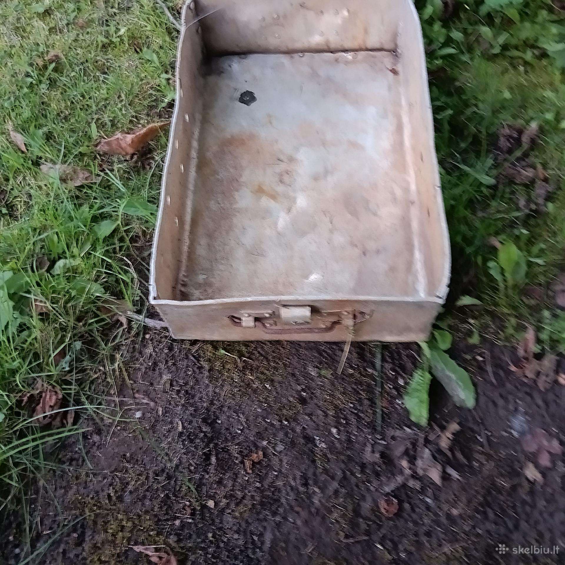 Dėžės, bidonas spyruoklės