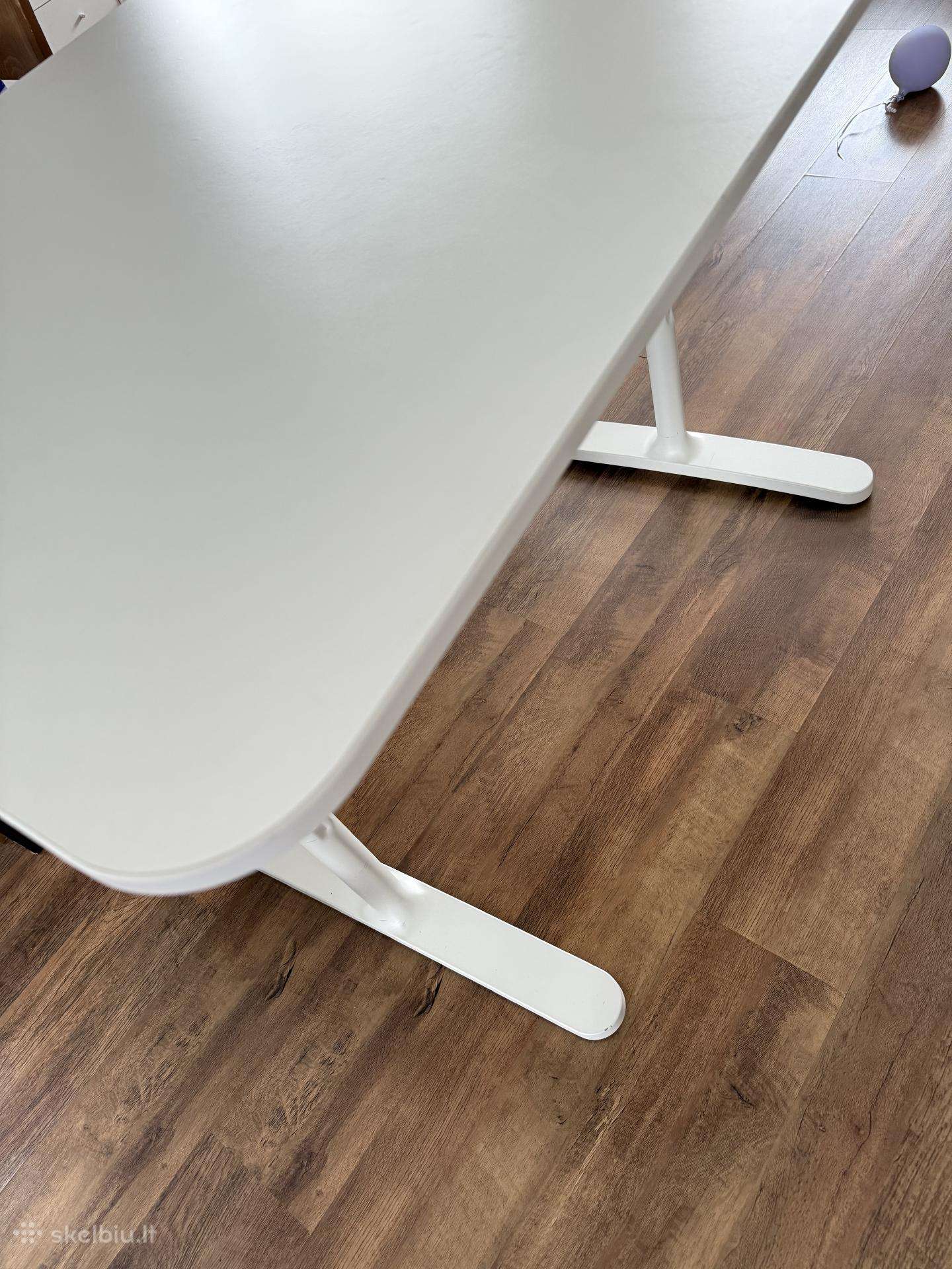 Baltas Ikea Bekant rašomasis/darbo stalas