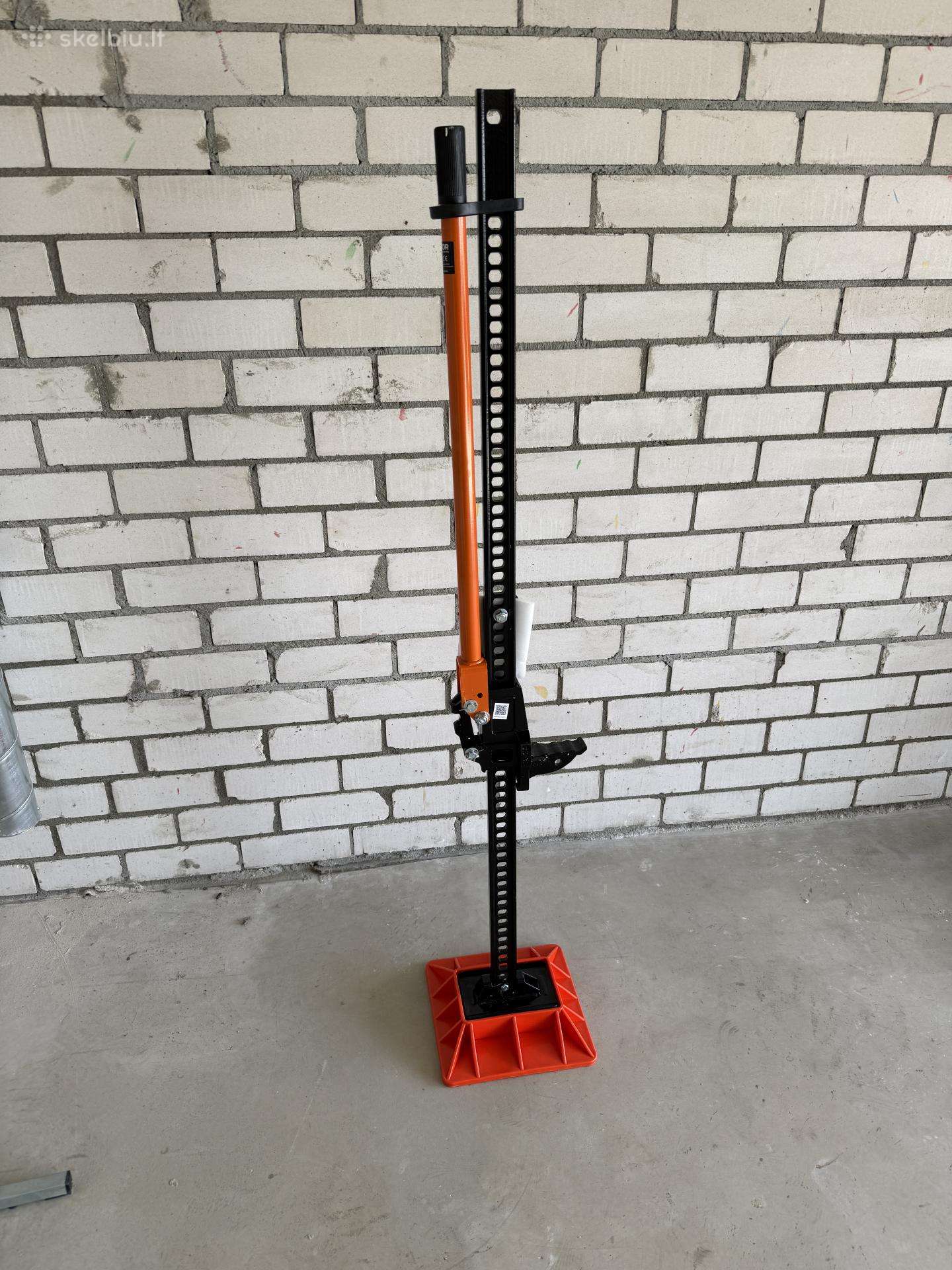 Vevor ūkinis domkratas su pagrindu, 152,5 cm