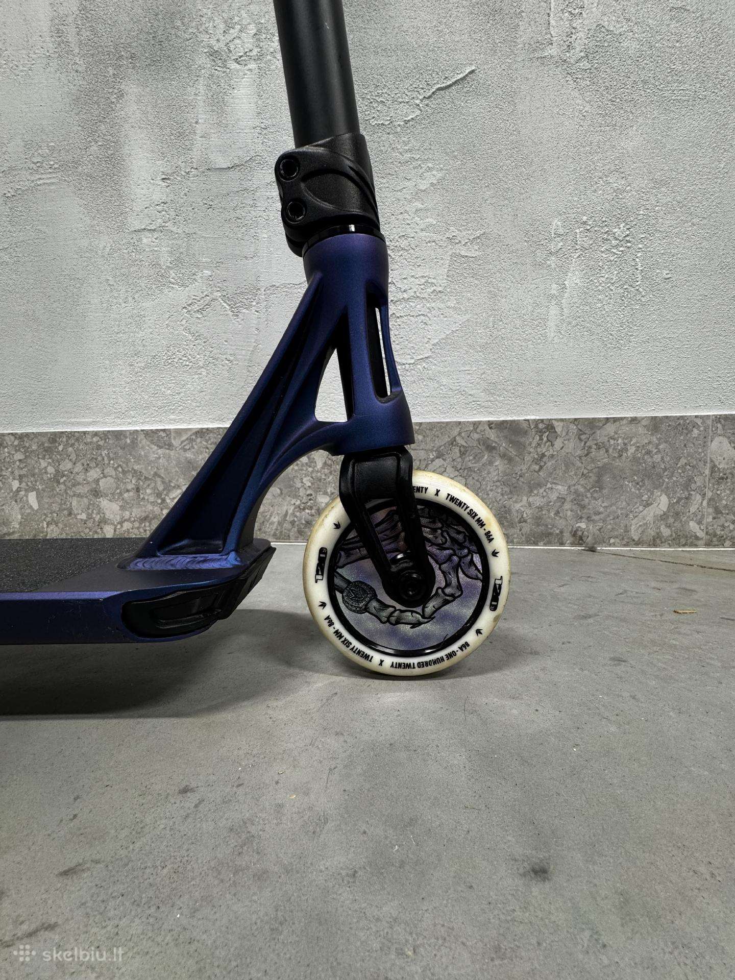 Triukinis paspirtukas ,Blunt Kos S6"