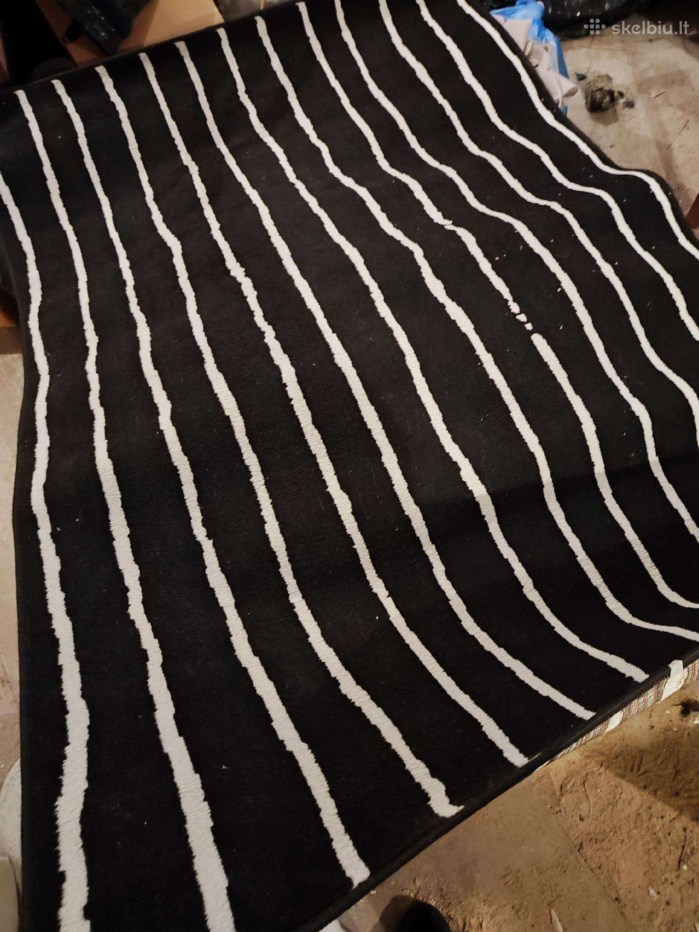 Juodas Ikea kilimas