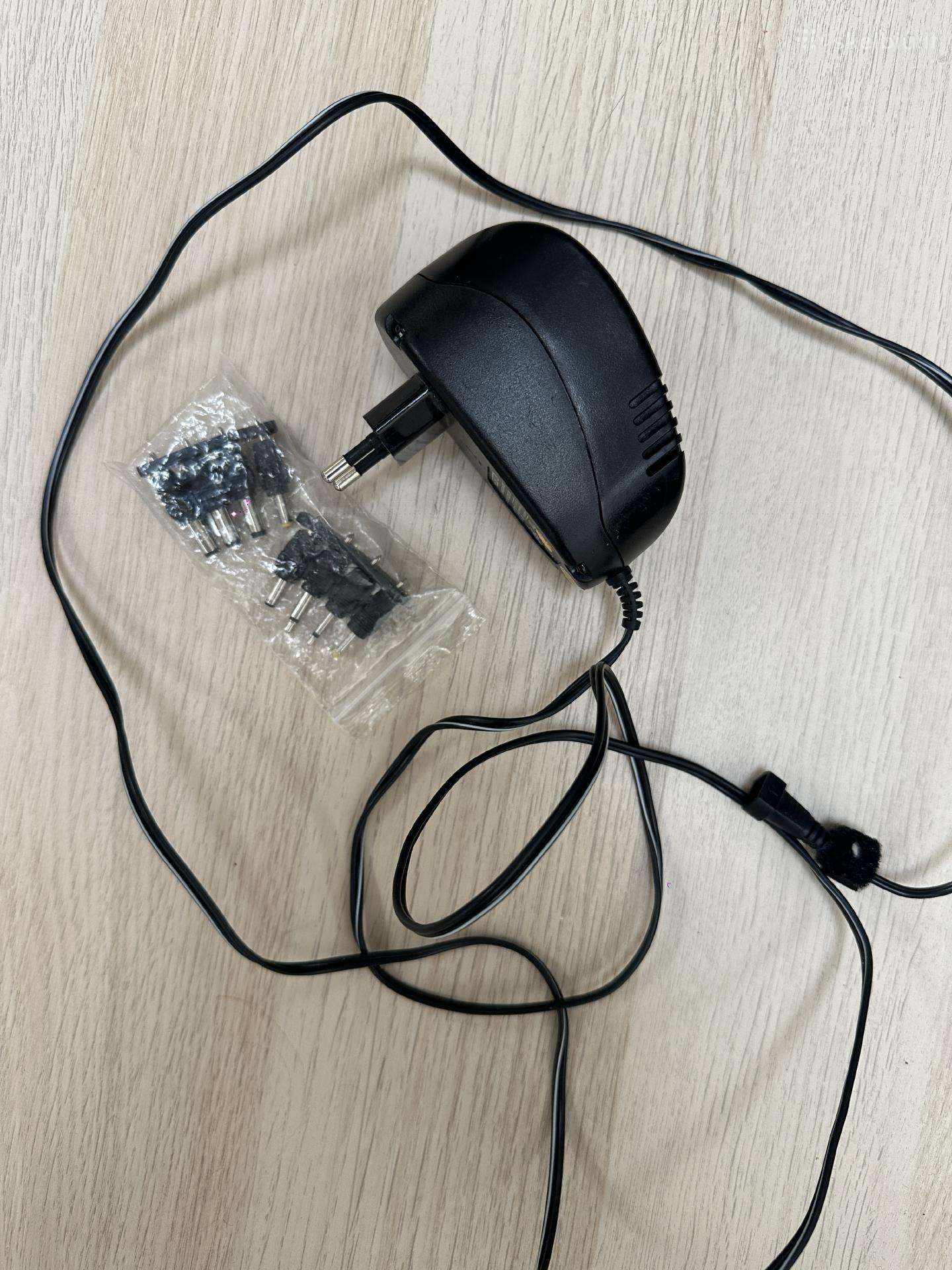 Robiton universalus maitinimo adapteris