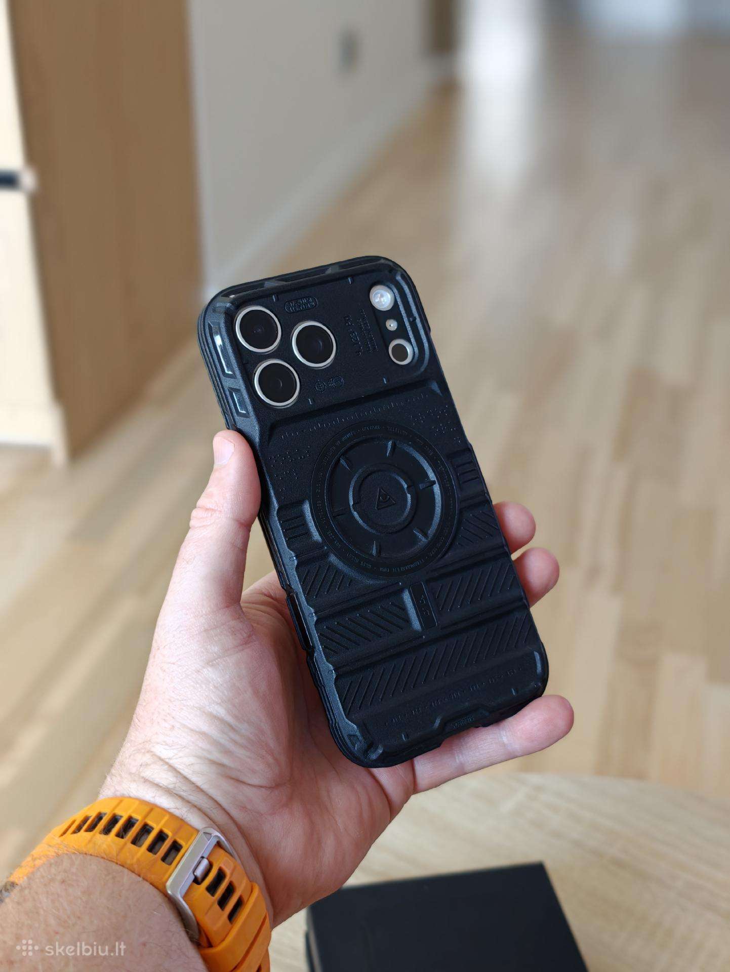 Apple iPhone 17 Pro Max + Dbrand Case