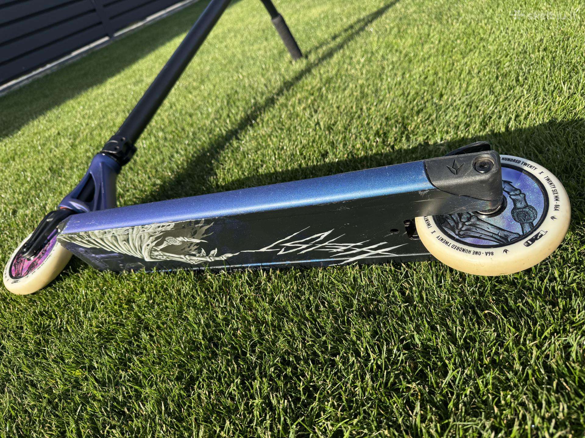 Triukinis paspirtukas ,Blunt Kos S6"