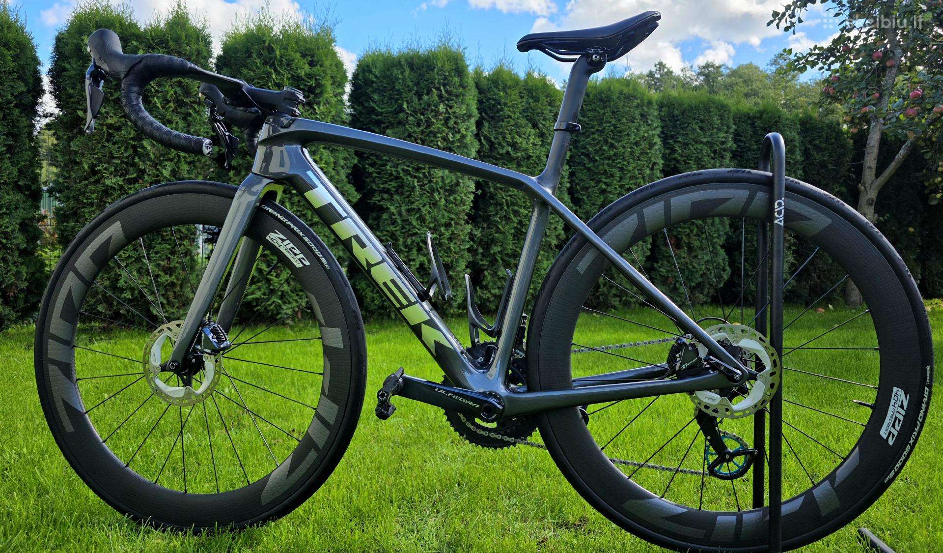 Road, sports bike Trek