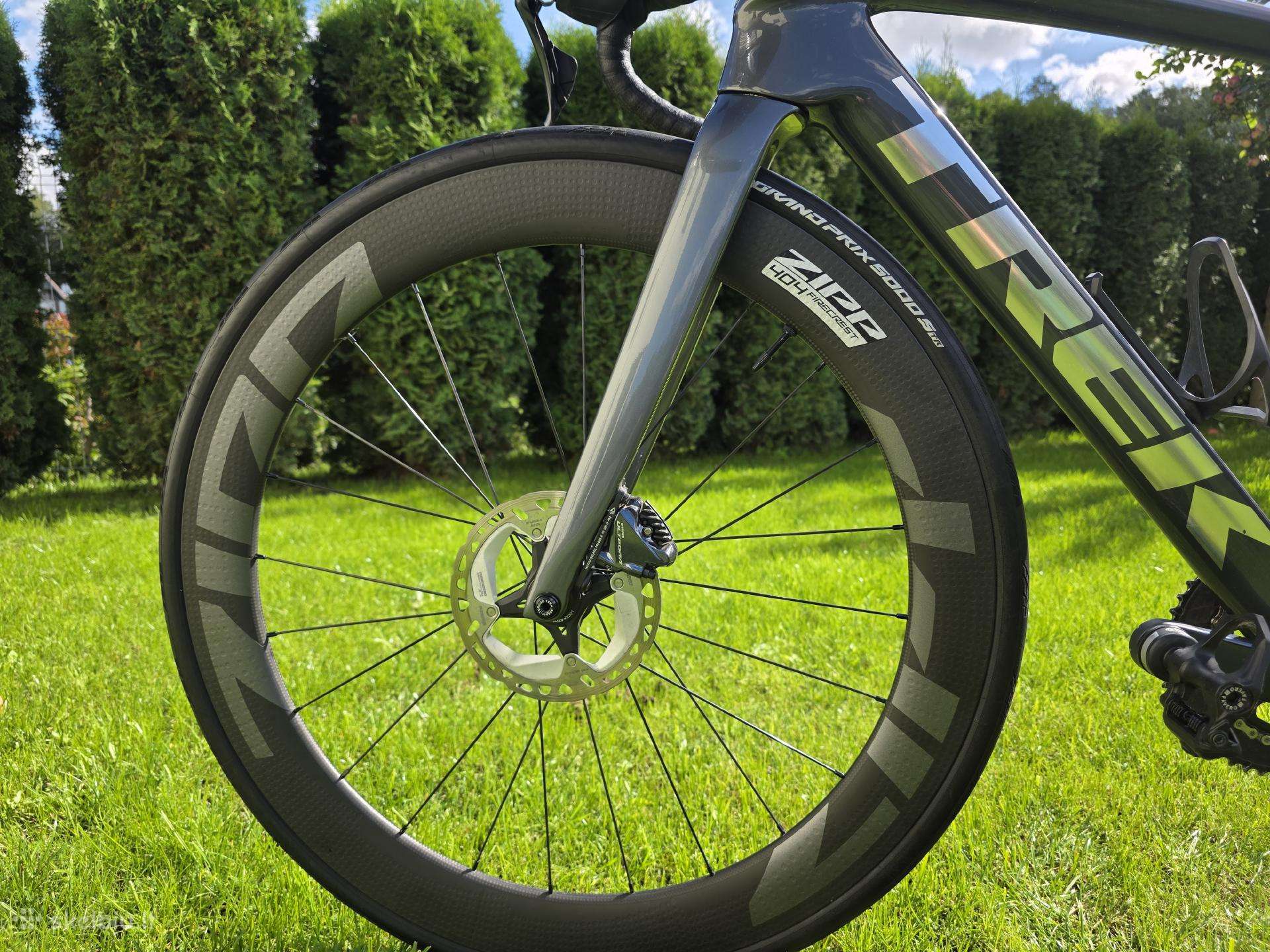 Road, sports bike Trek