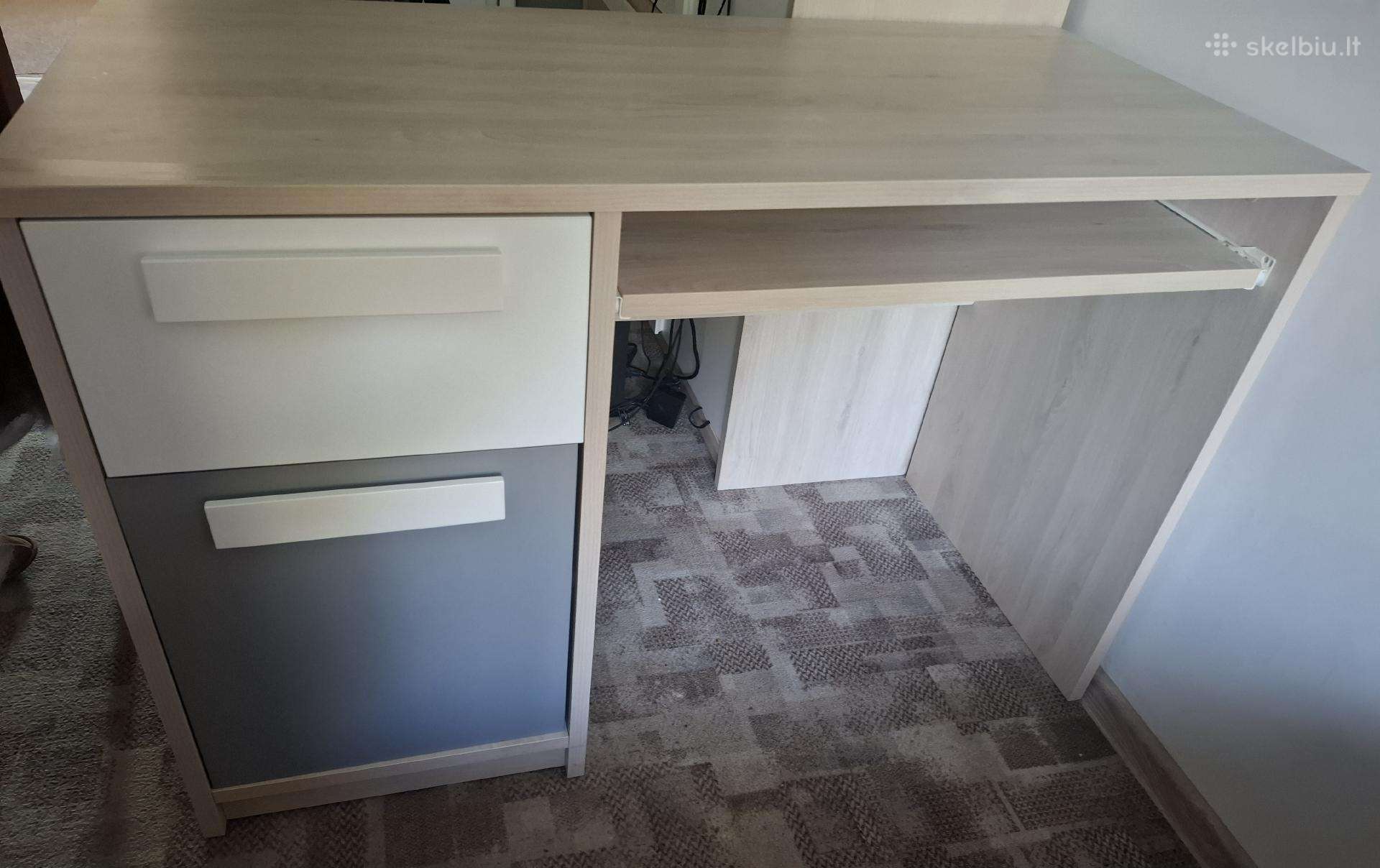 Rašomasis stalas, kompiuterio