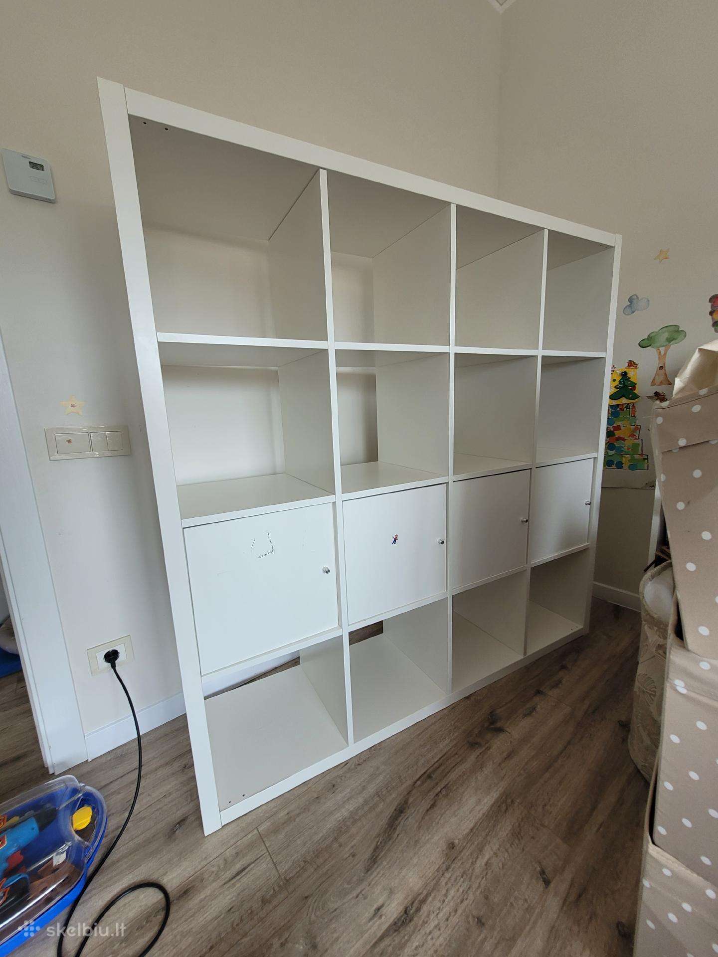 Ikea lentyna zaislams, knygoms.