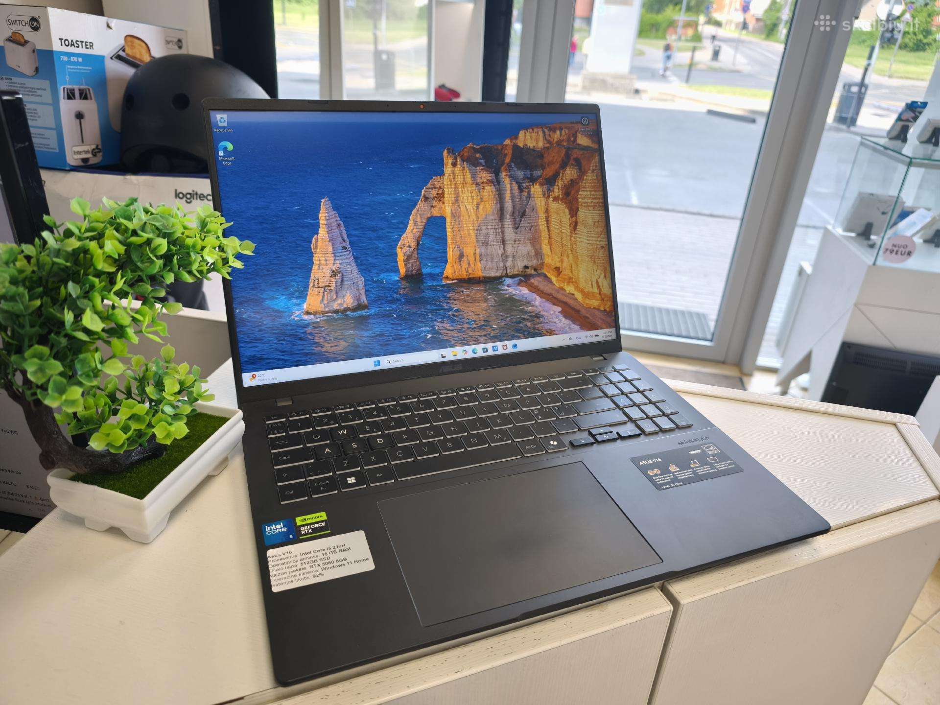 Asus V16 Rtx5060 / Intel I5 210h / 512gb SSD