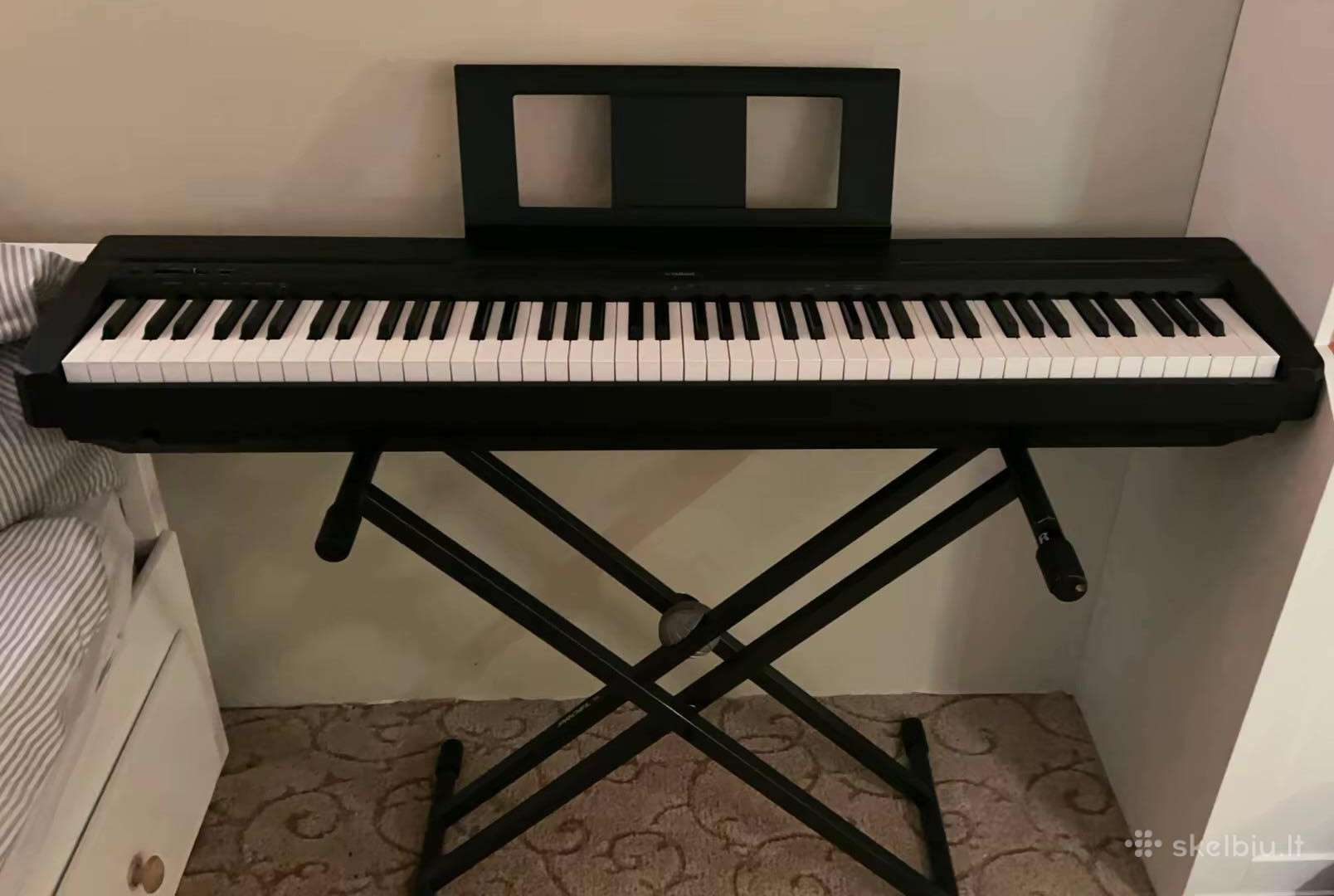 Parduodamas Yamaha P-45b skaitmeninis pianinas