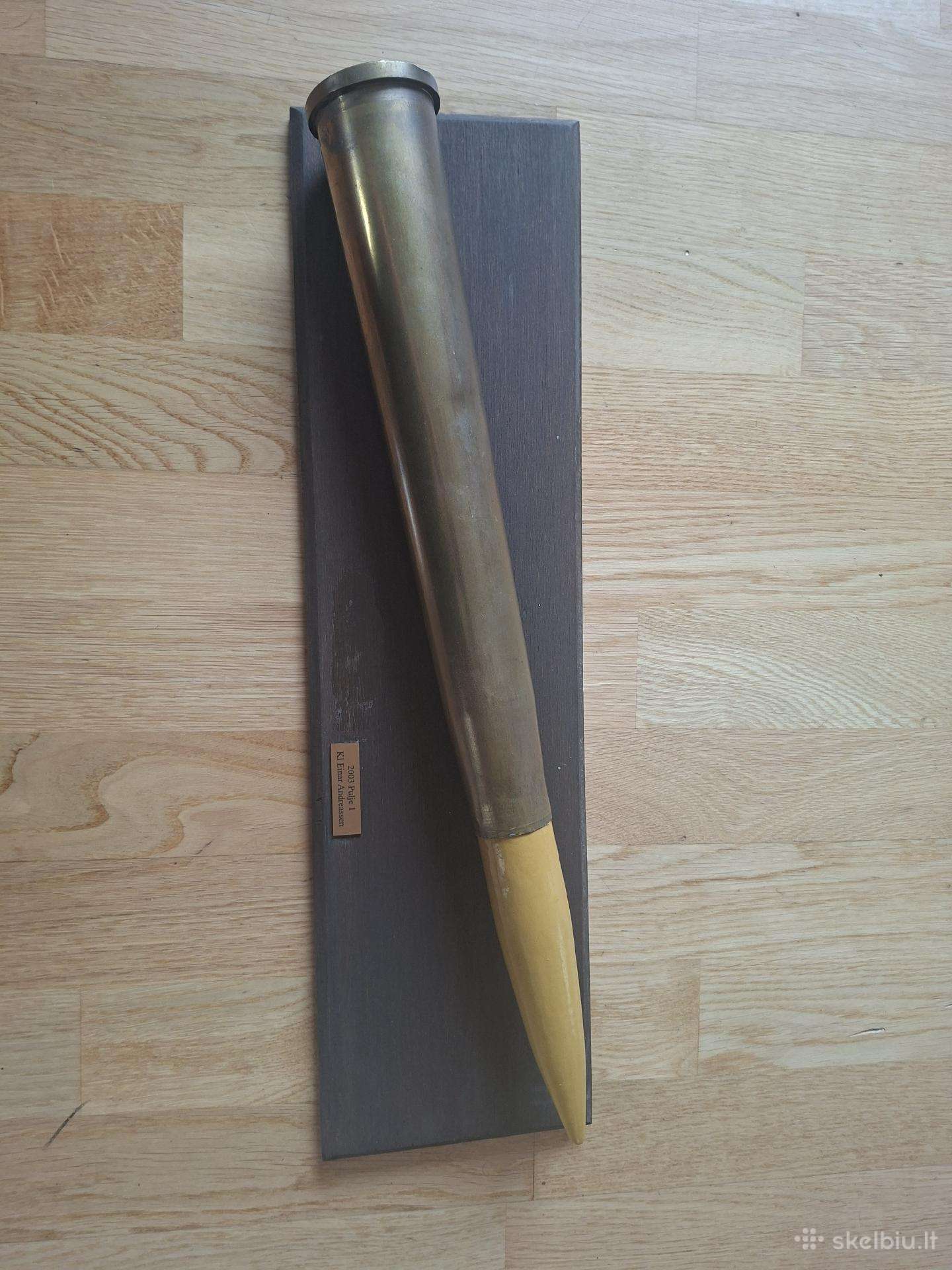Originali 40mm Bofors L/70 tūta ant medinio stovo
