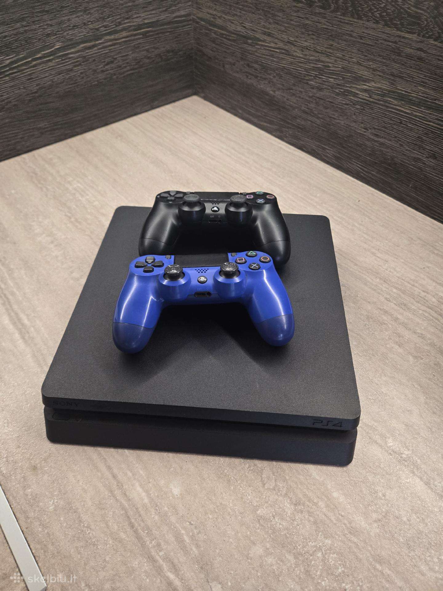 Playstation 4 slim 1tb + 2 pultai