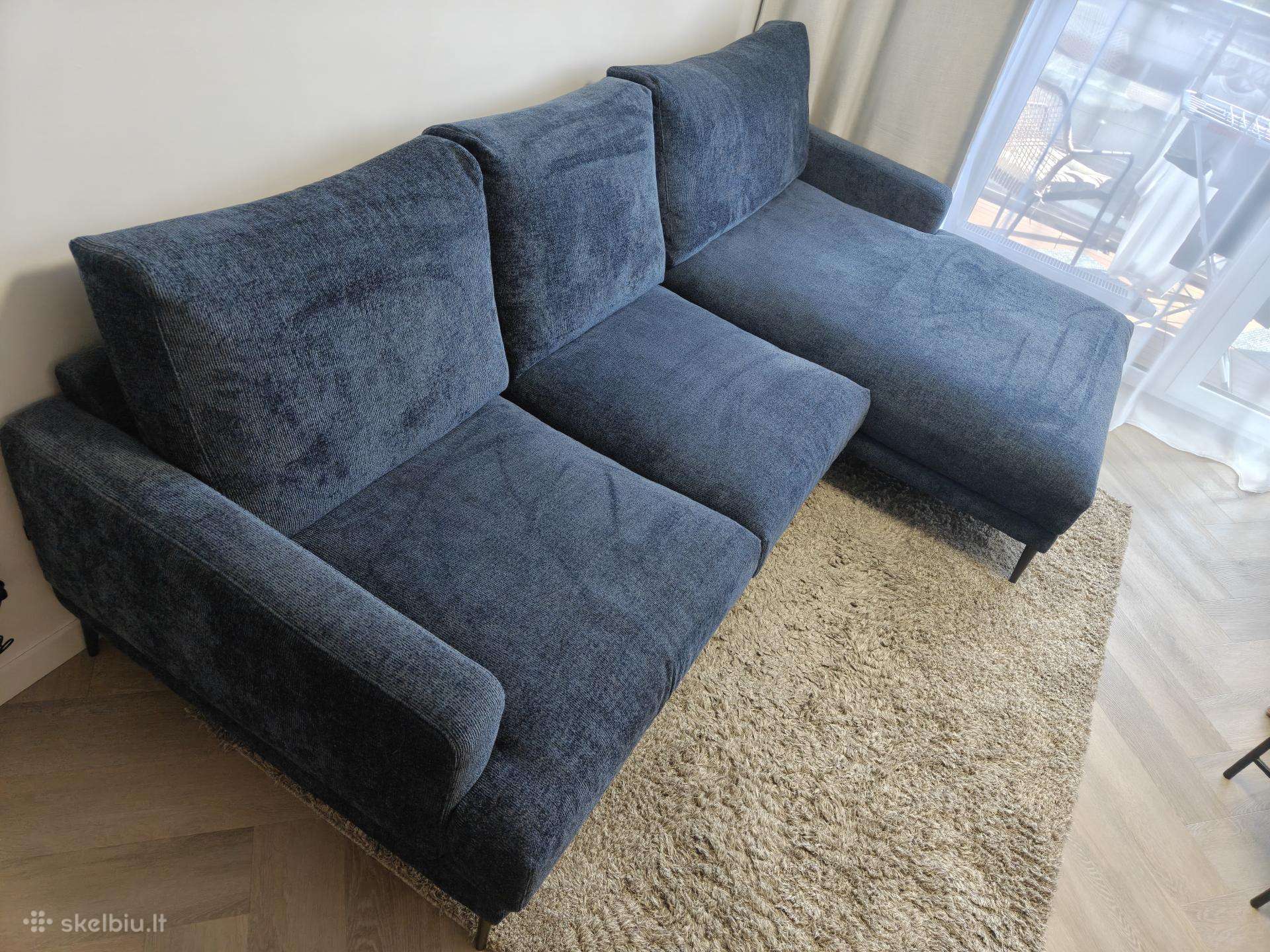 Vilmers sofa su pailginta dalimi, tamsiai mėlyna