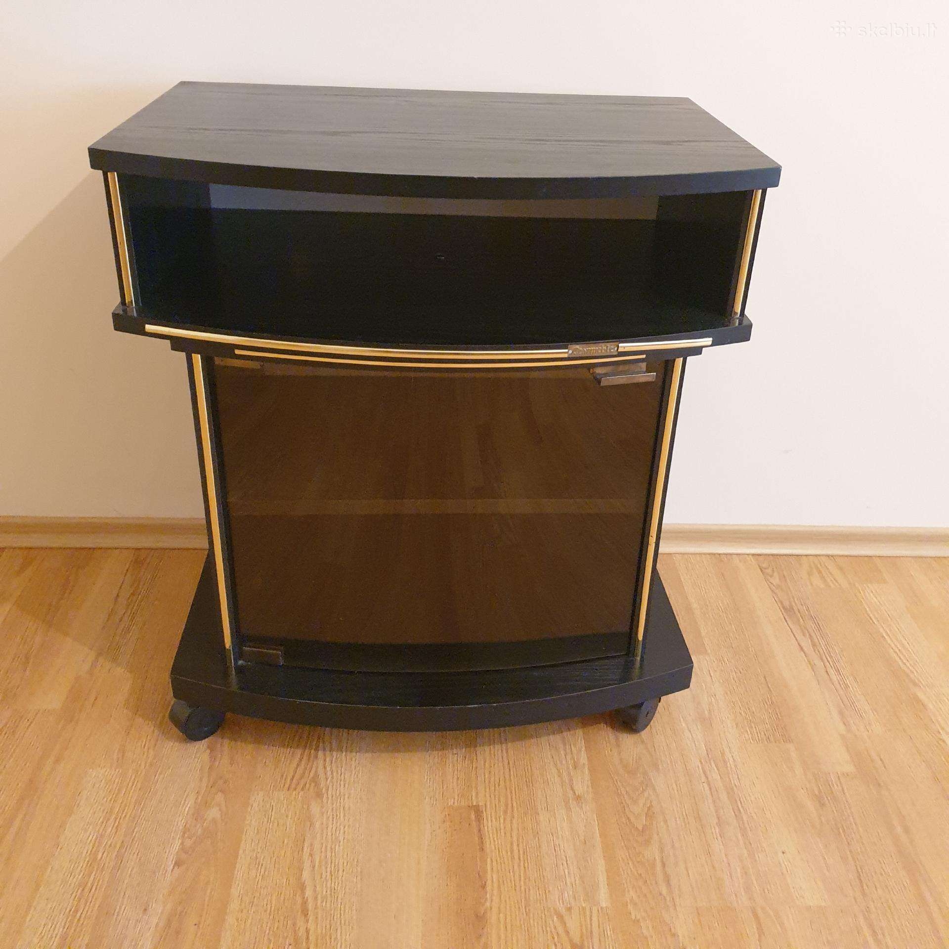TV staliukas 20e