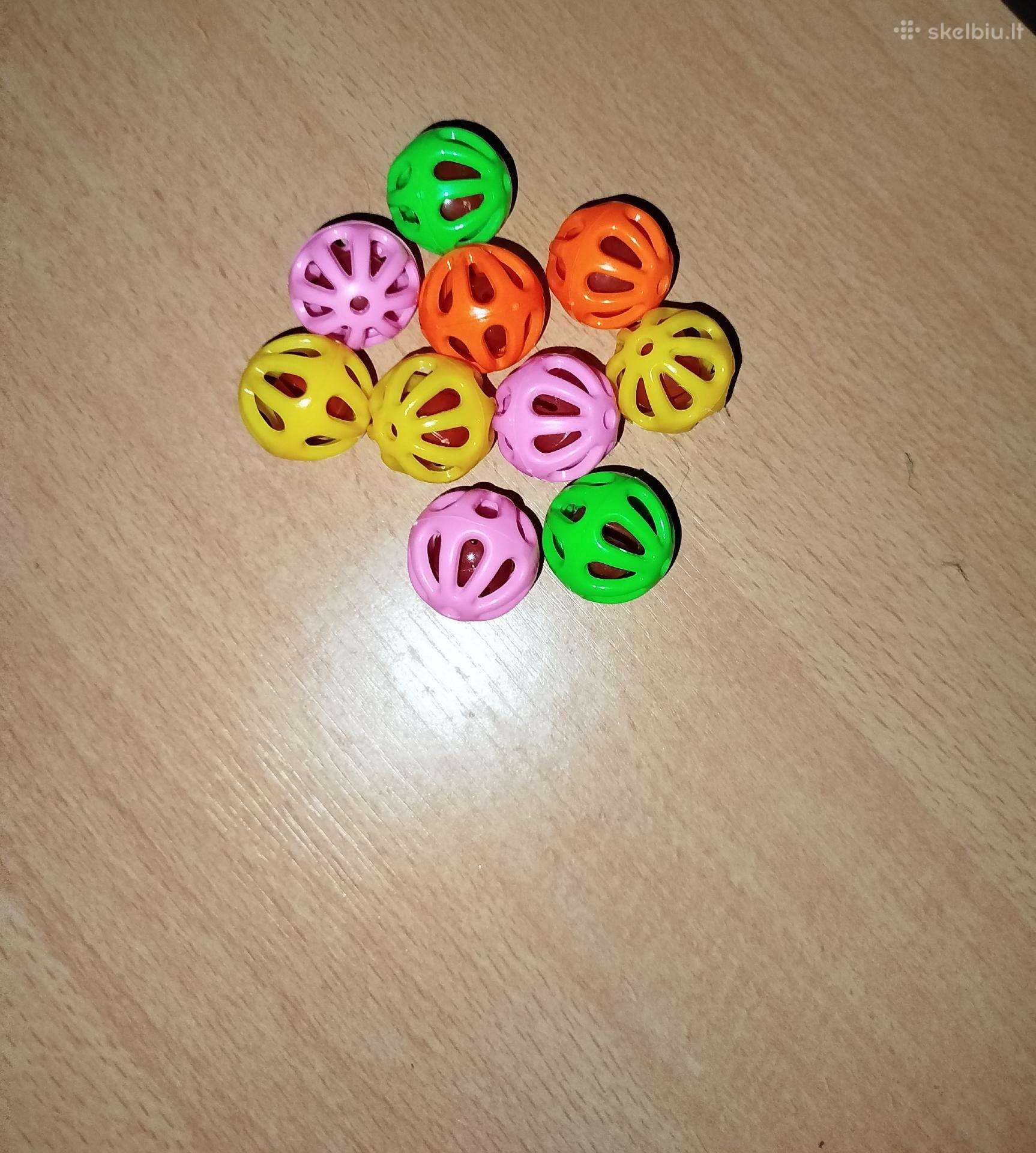 Parduodu papūgoms ir nimfoms barskucius