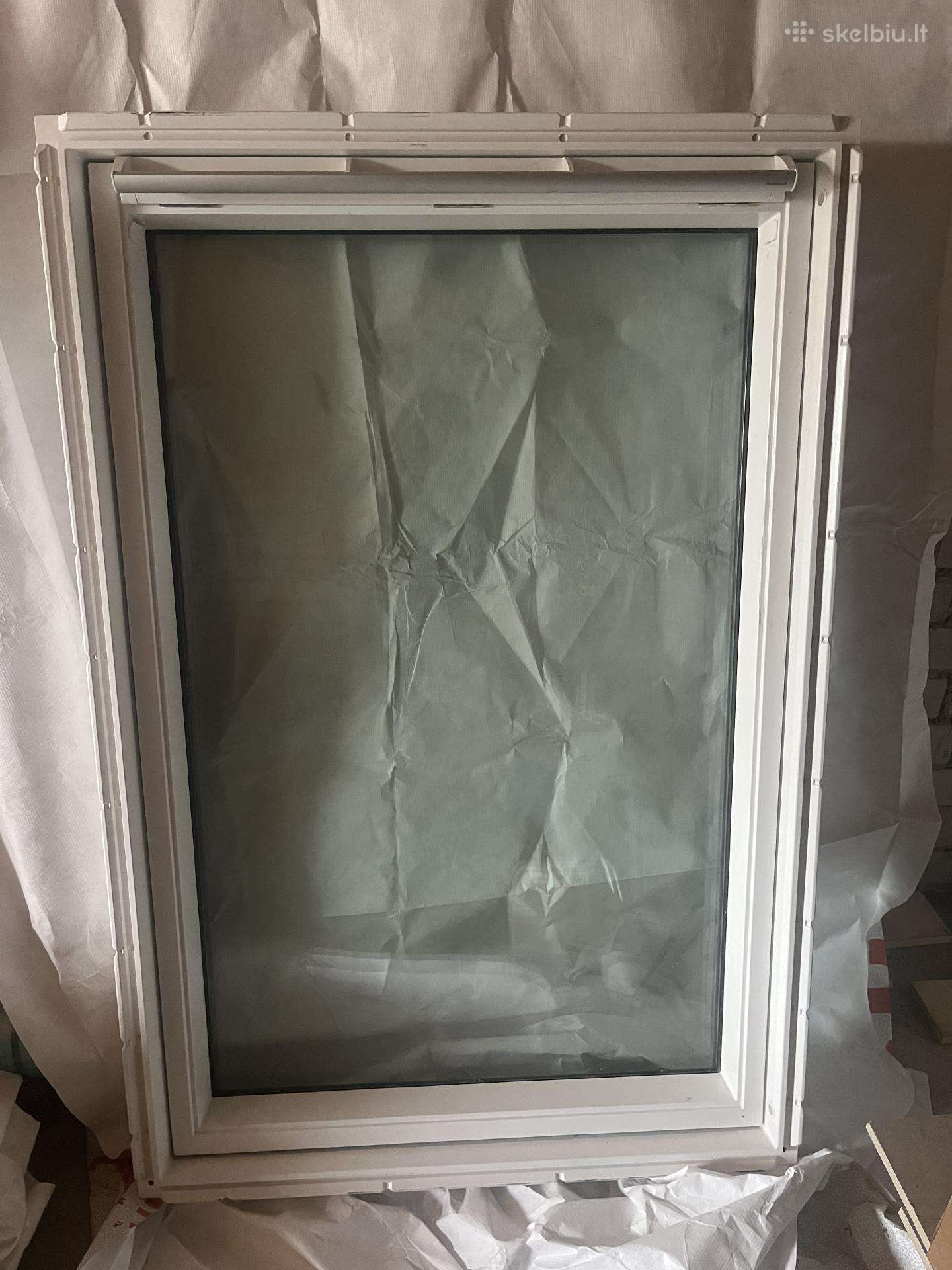 Parduodami 2vnt nauji 3 stiklų stoglangiai Velux