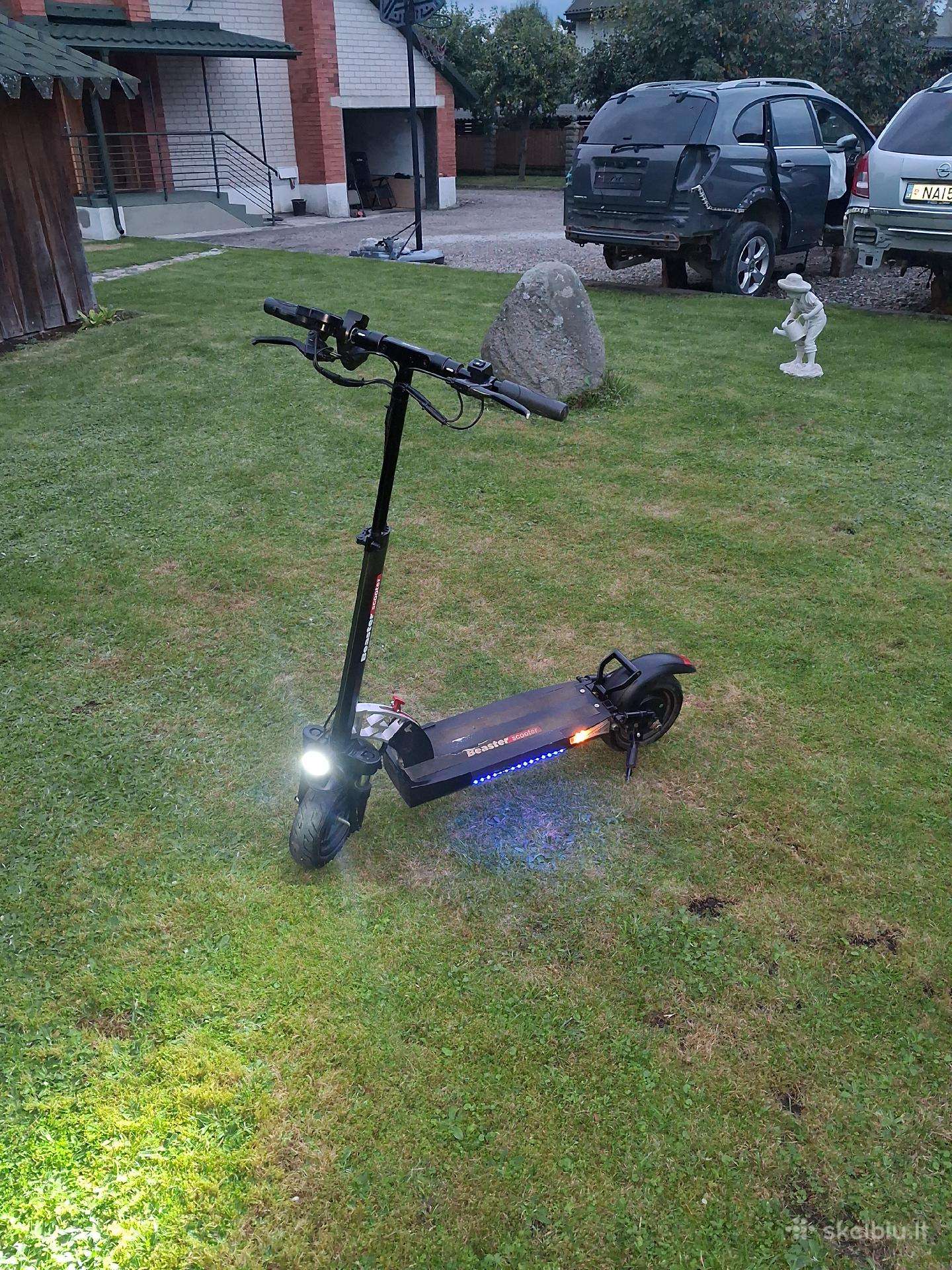 Parduodamas paspirtukas Beaster Scooter Helios