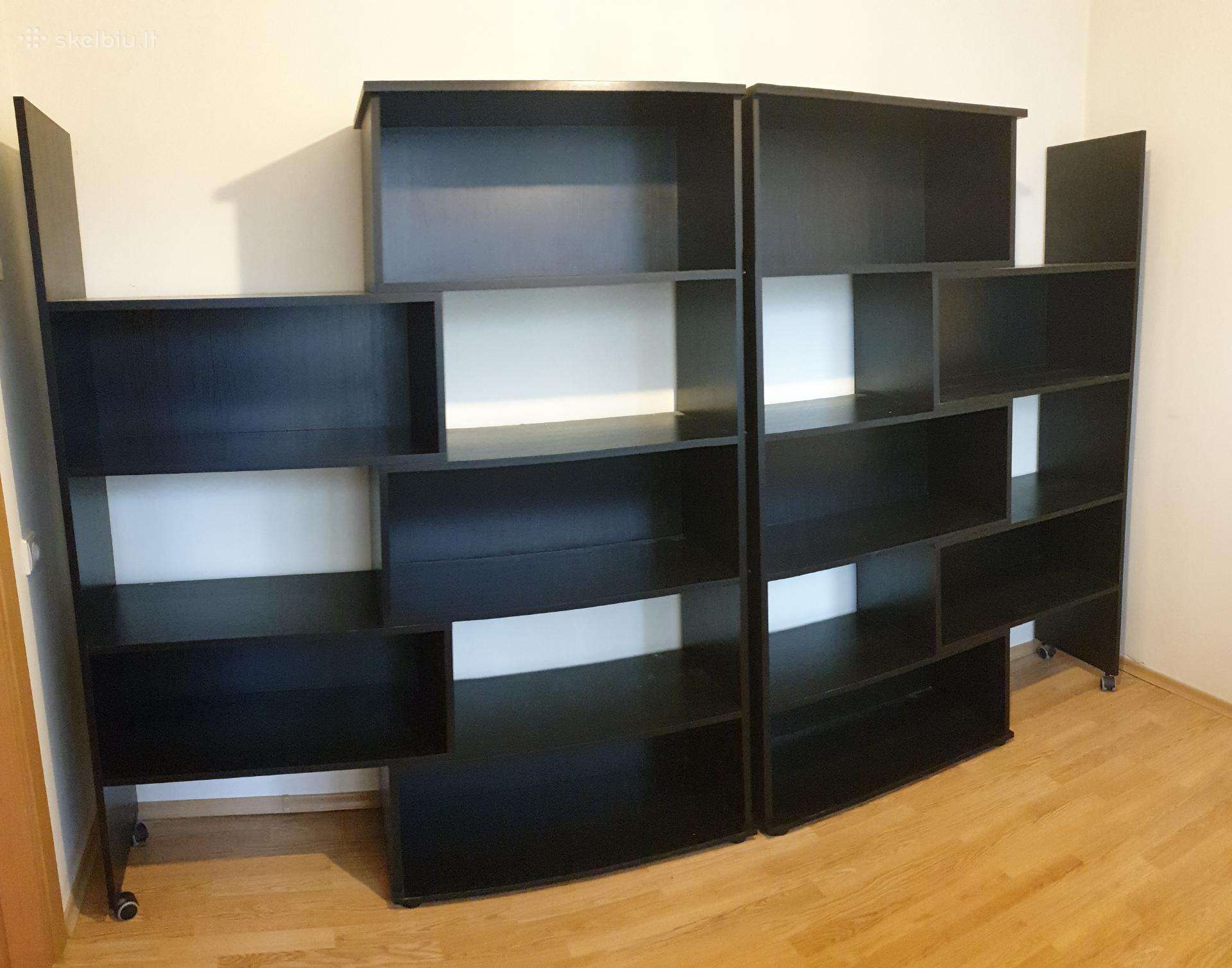 Dvi lentynos transformeriai 50e