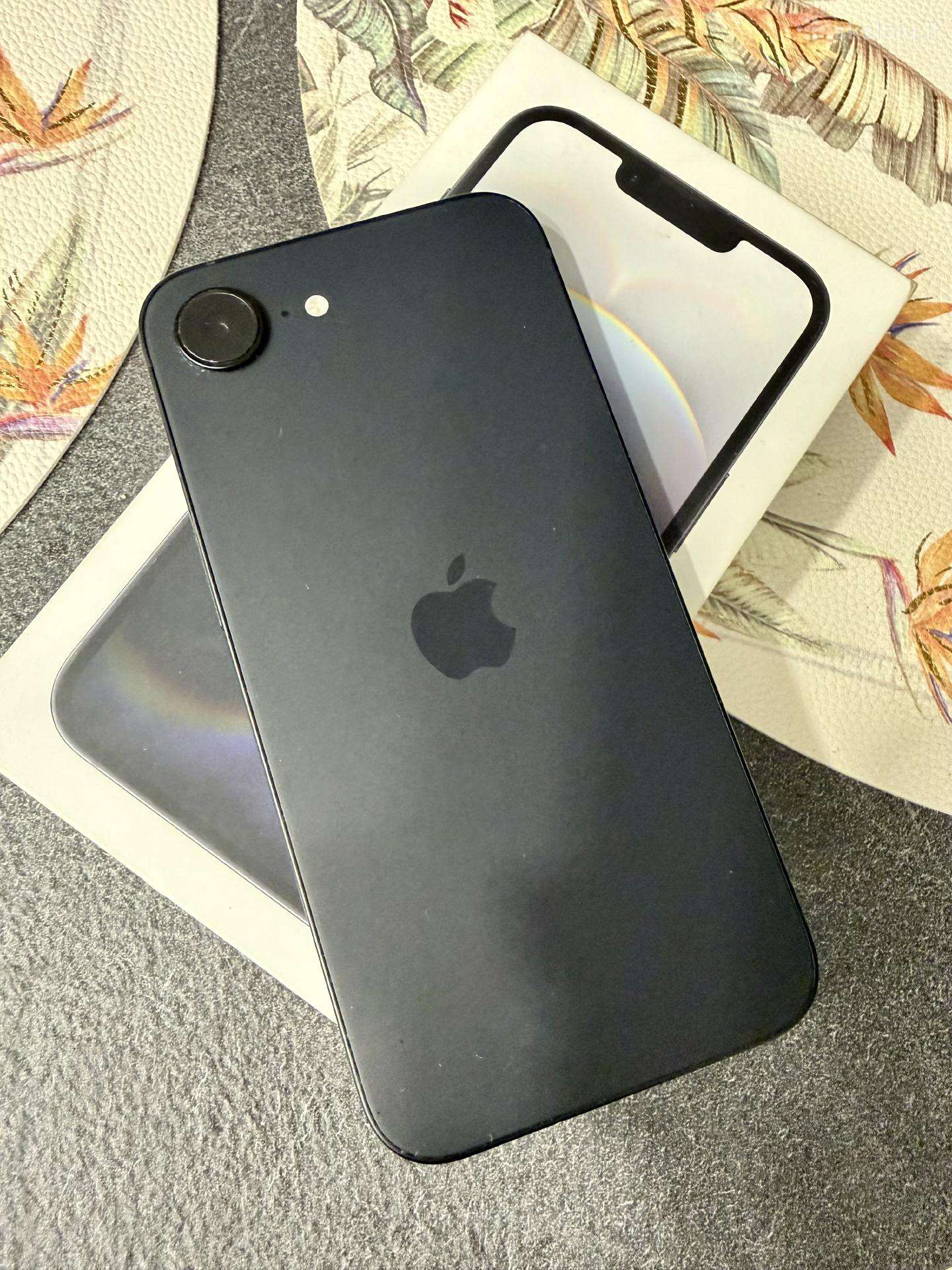iPhone 16e
