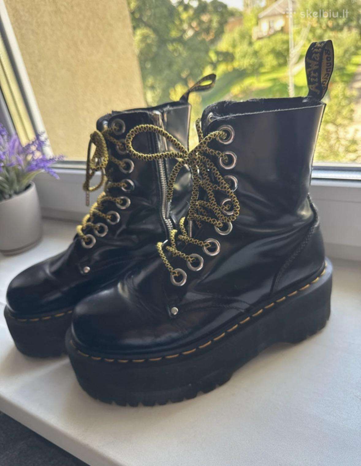 Dr. Martens Jadon Max