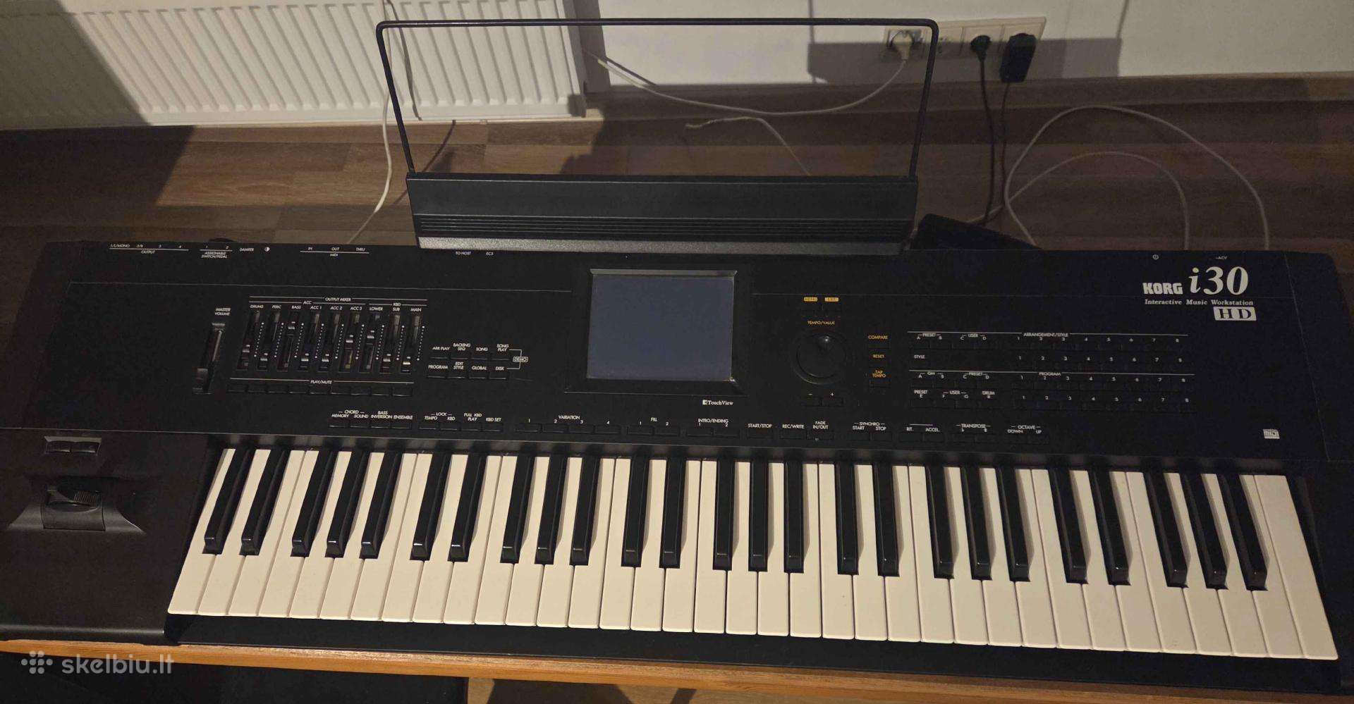 Korg i30 sintezatorius