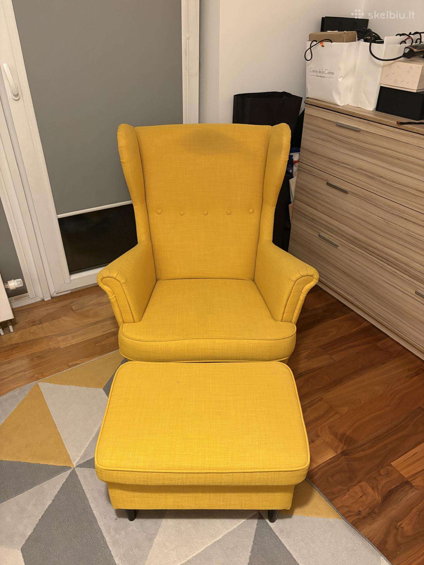 Ikea Strandmon Fotelis su pufu