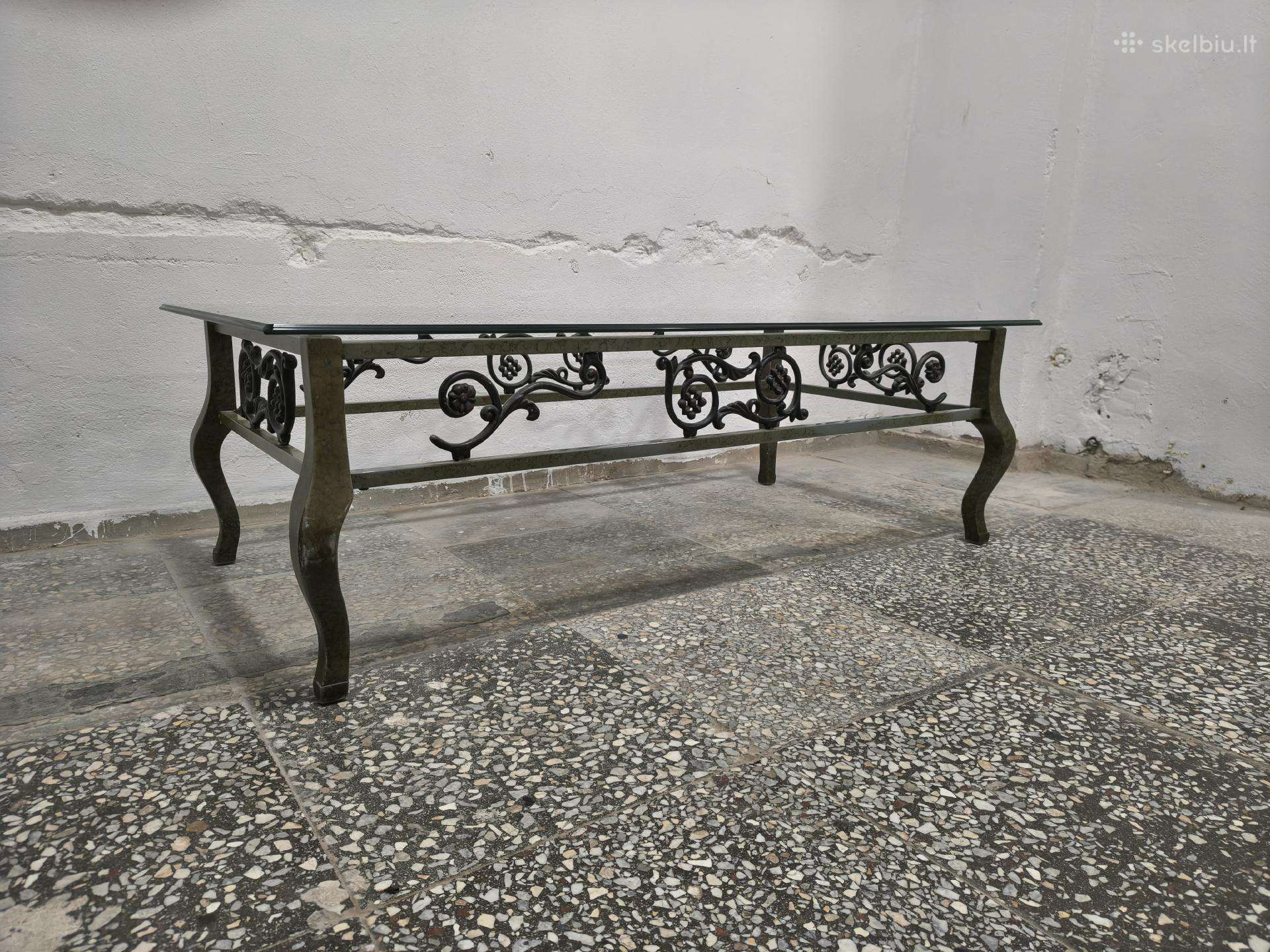 Išskirtinio Dizaino Stalas Su Stiklo Stalviršiu