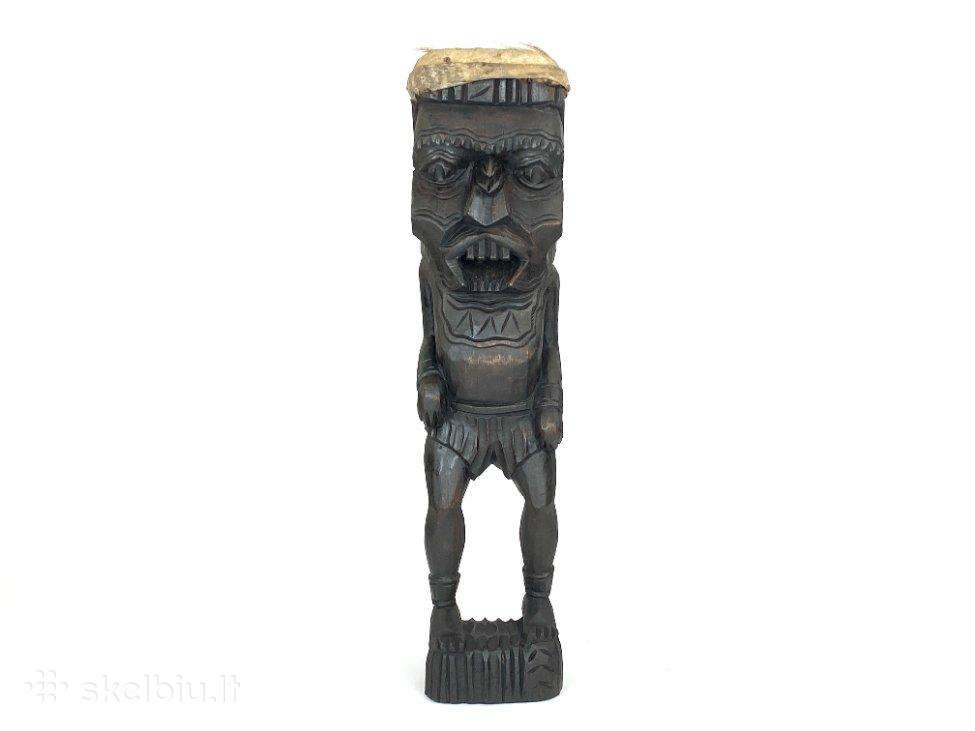 Medinė Tiki statula