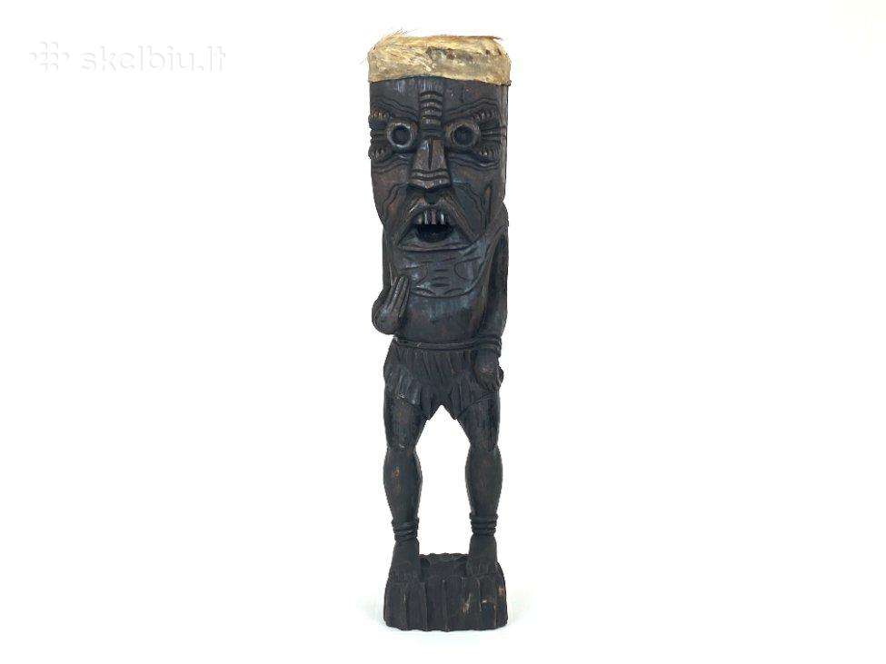 Medinė Tiki statula