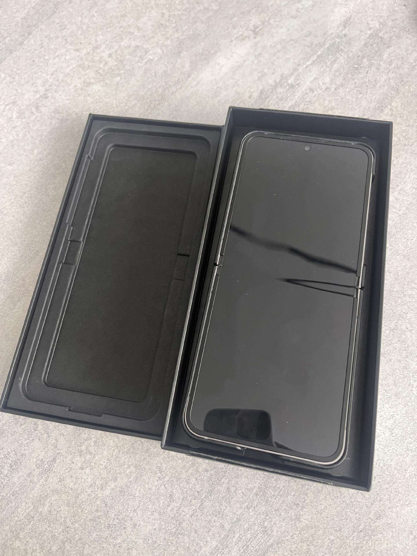 Samsung Galaxy Z Flip6