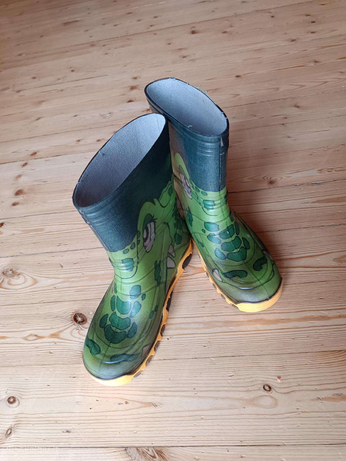 Vaikiški guminiai batai su krokodilo motyvais