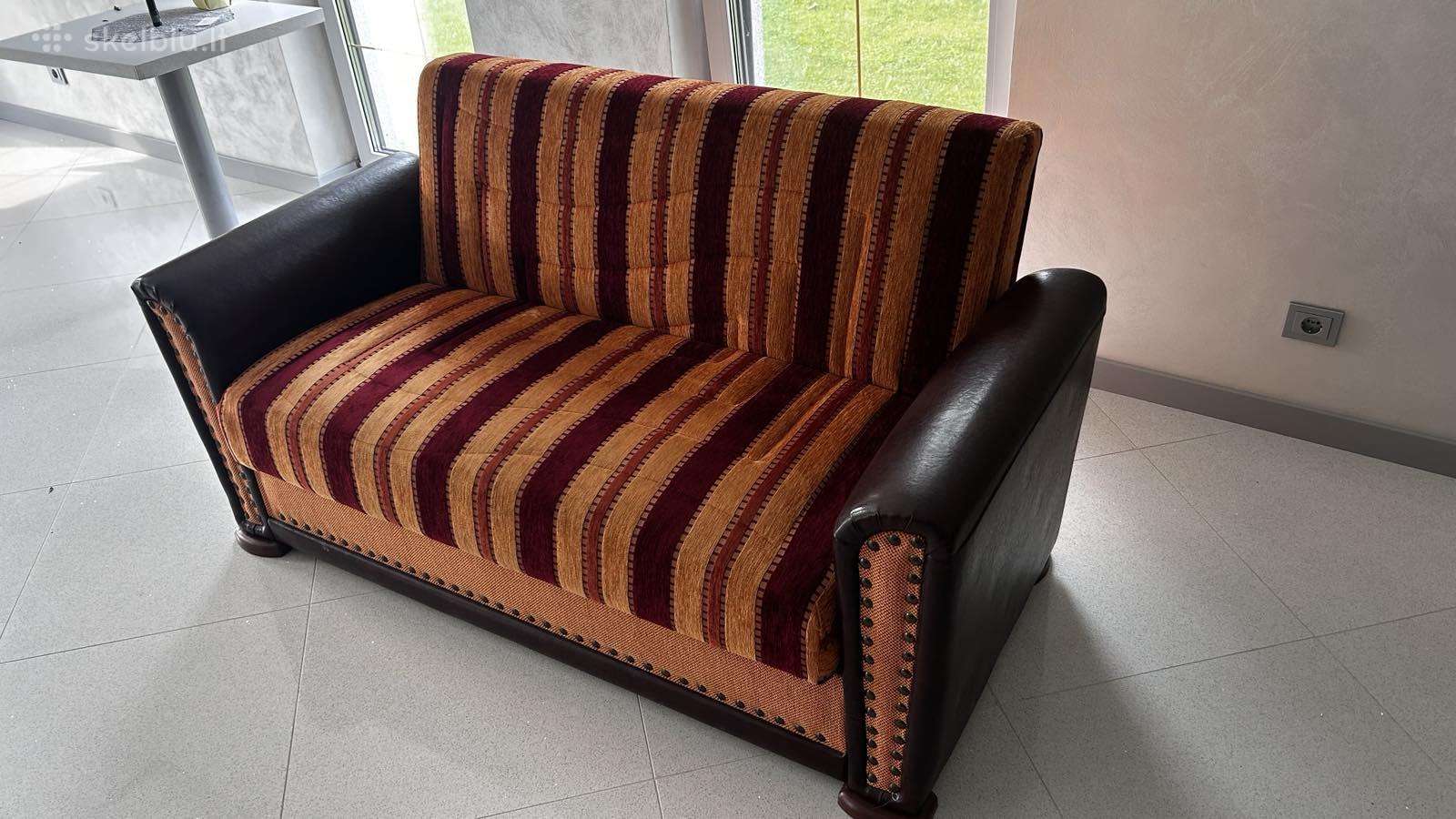 Dvivietė sofa su foteliu