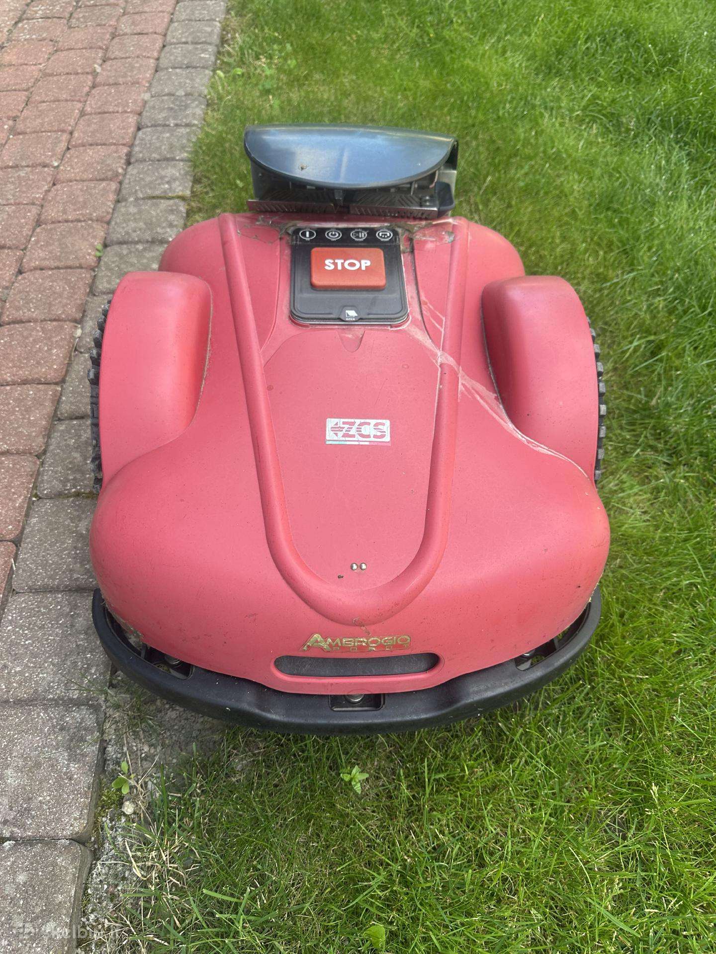 Ambrogio L50 vejos pjovimo robotas – veikiantis
