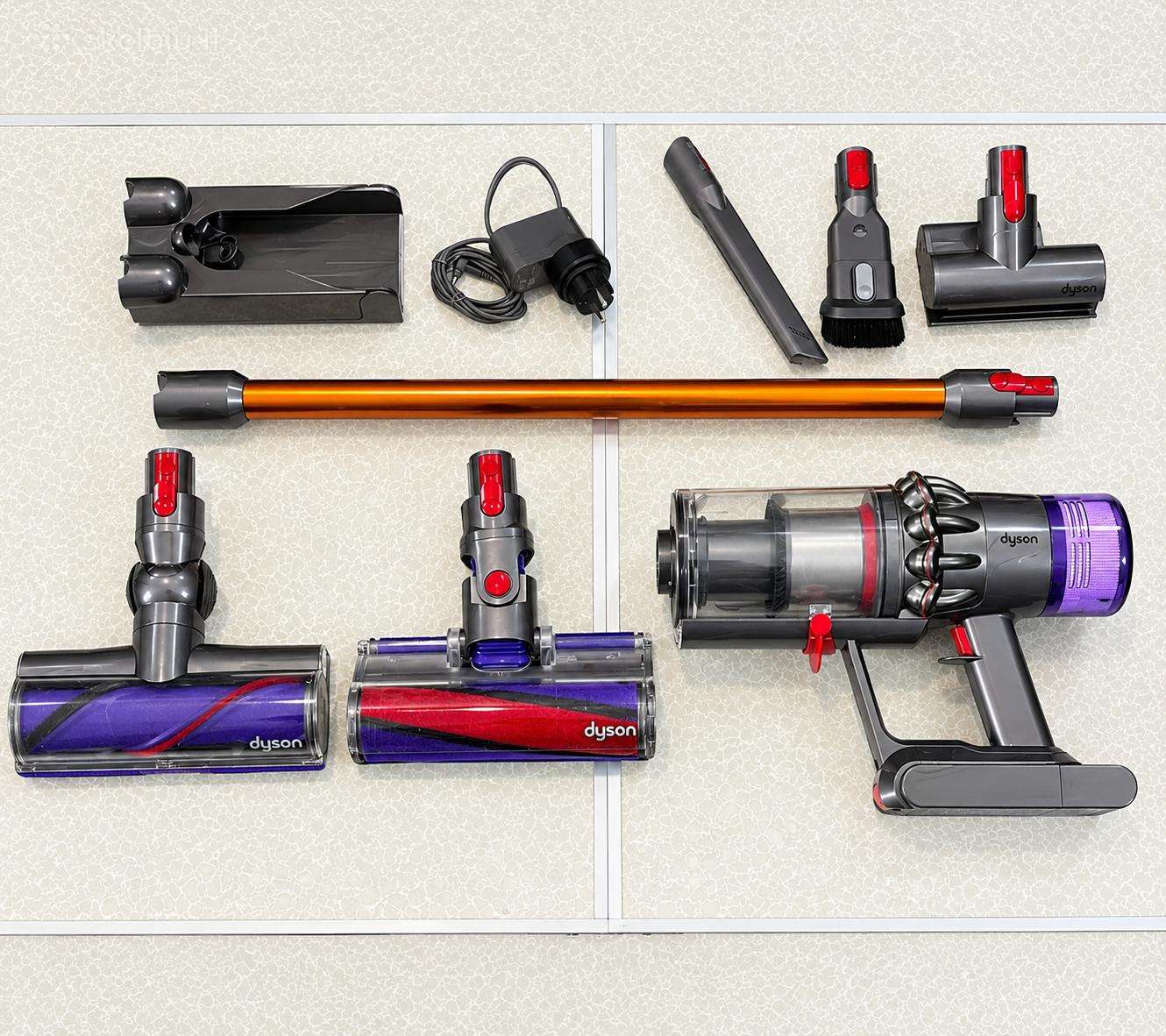 Dyson V11