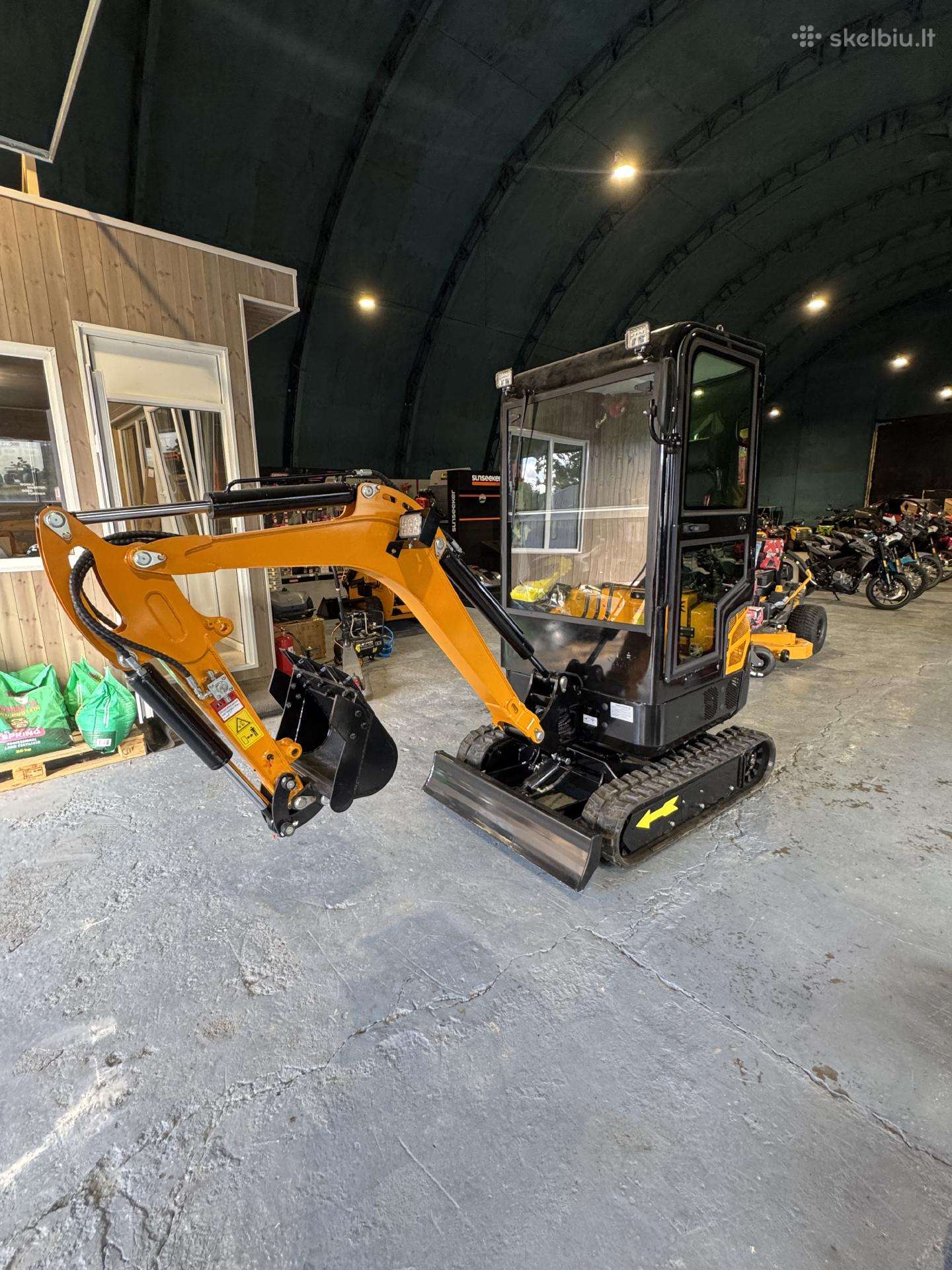 Enzo Ht-16 mini eksavatoriukas