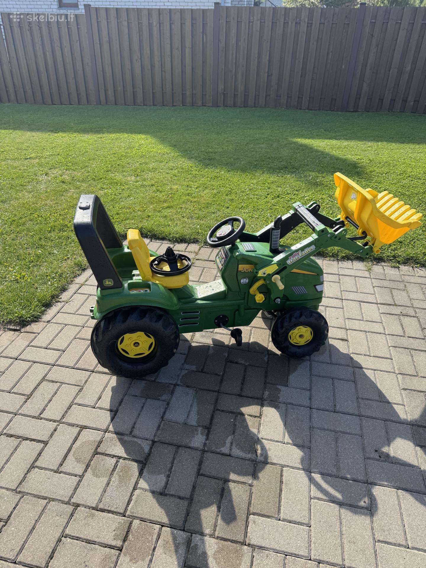 Vaikiškas John Deer minamas traktoriukas