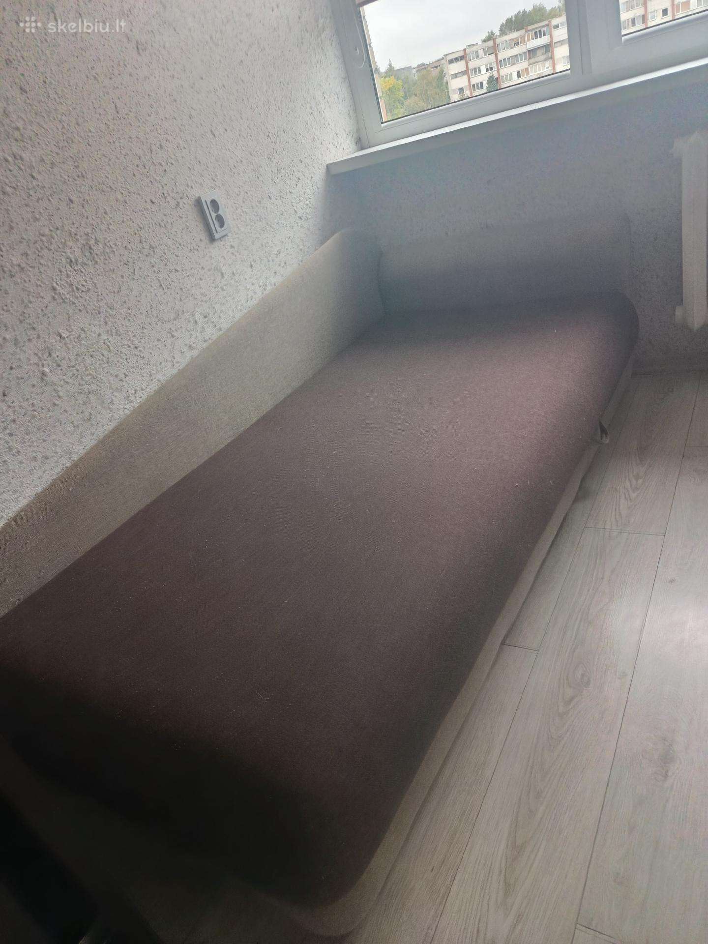 Lova mažai naudota plotis 90 cm ilgis 210